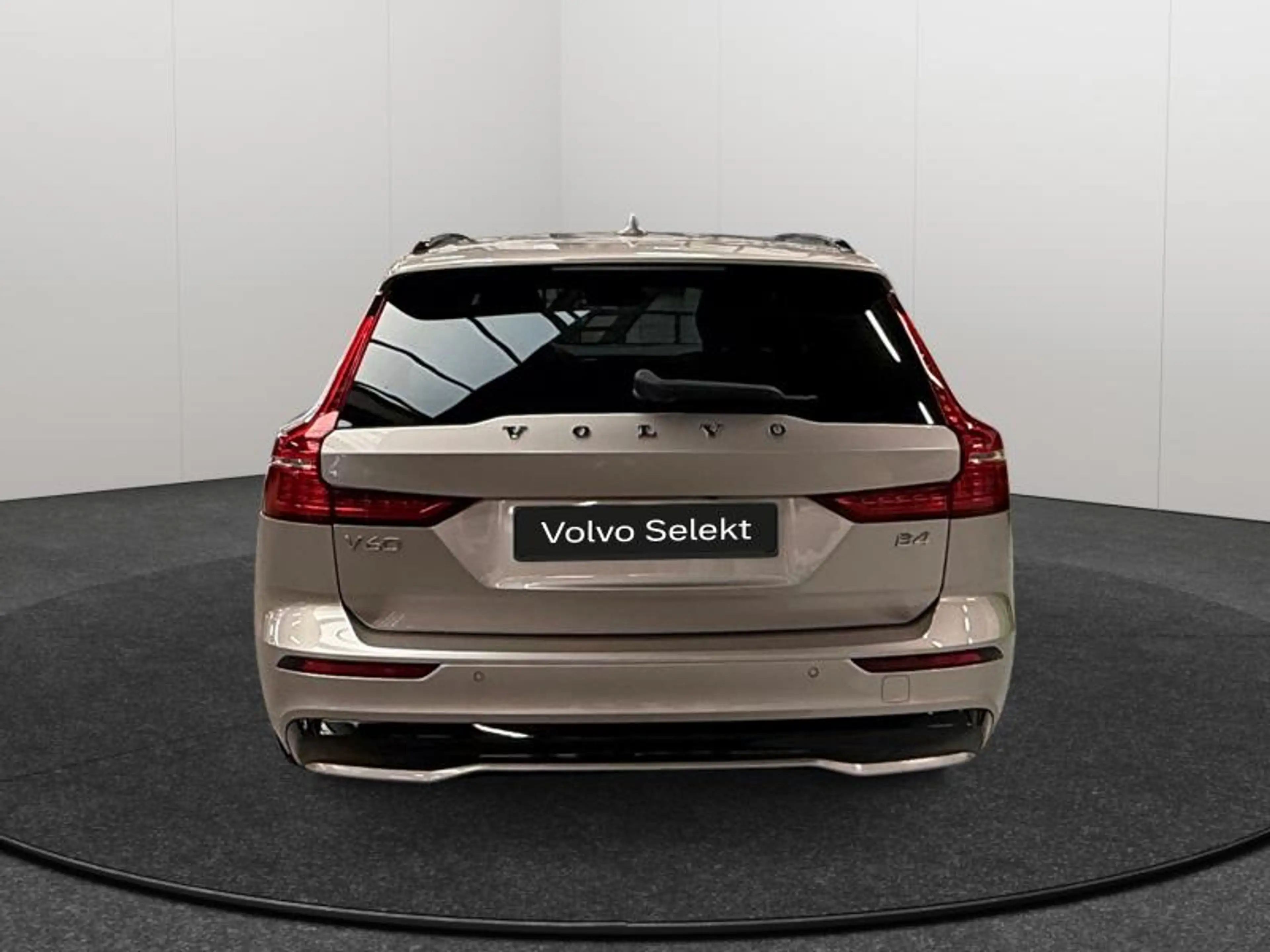 Volvo V60 B4 Plus Dark / Essence 2026 — photo 4