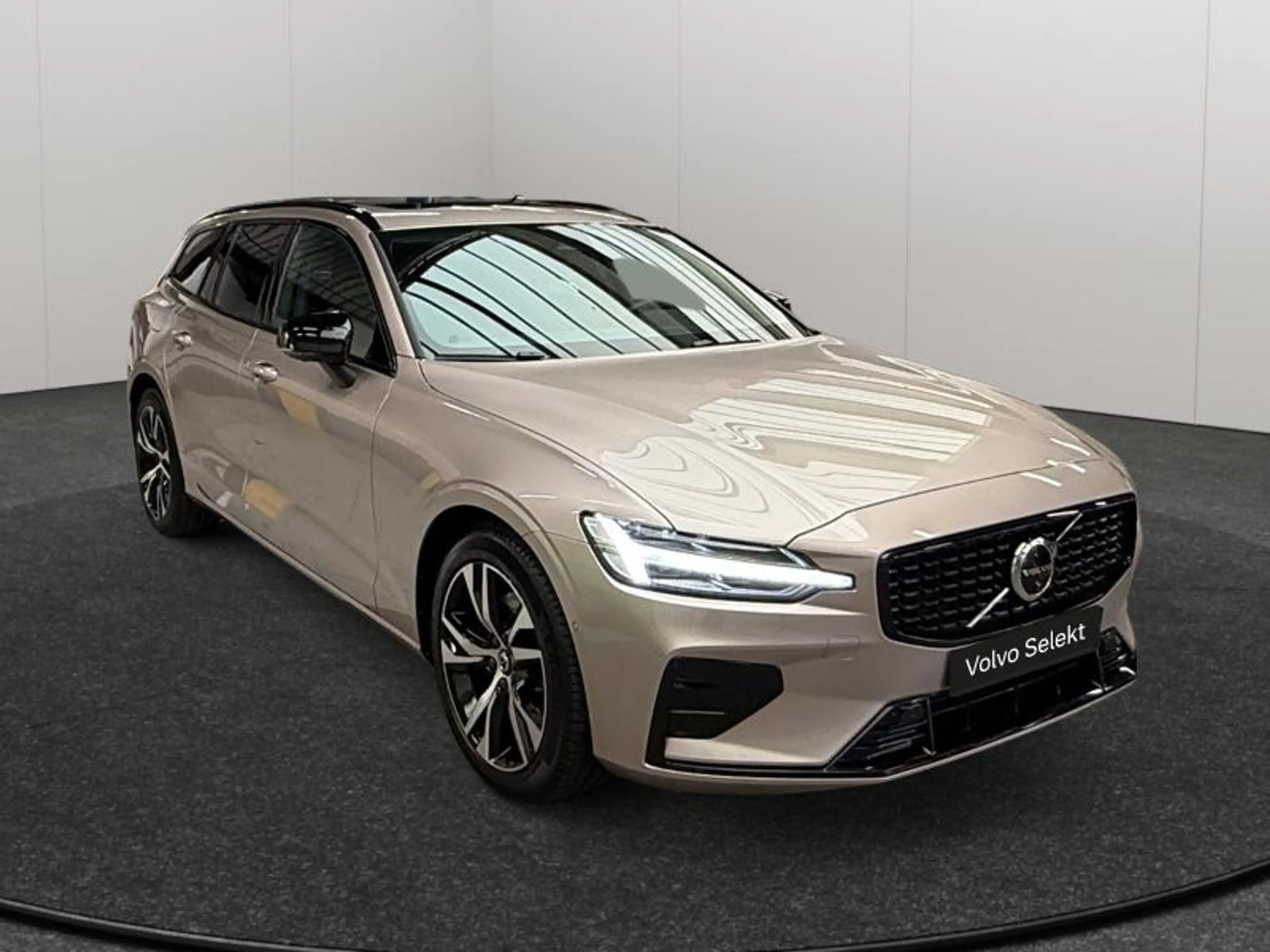 Volvo V60 B4 Plus Dark / Essence 2026 — photo 7