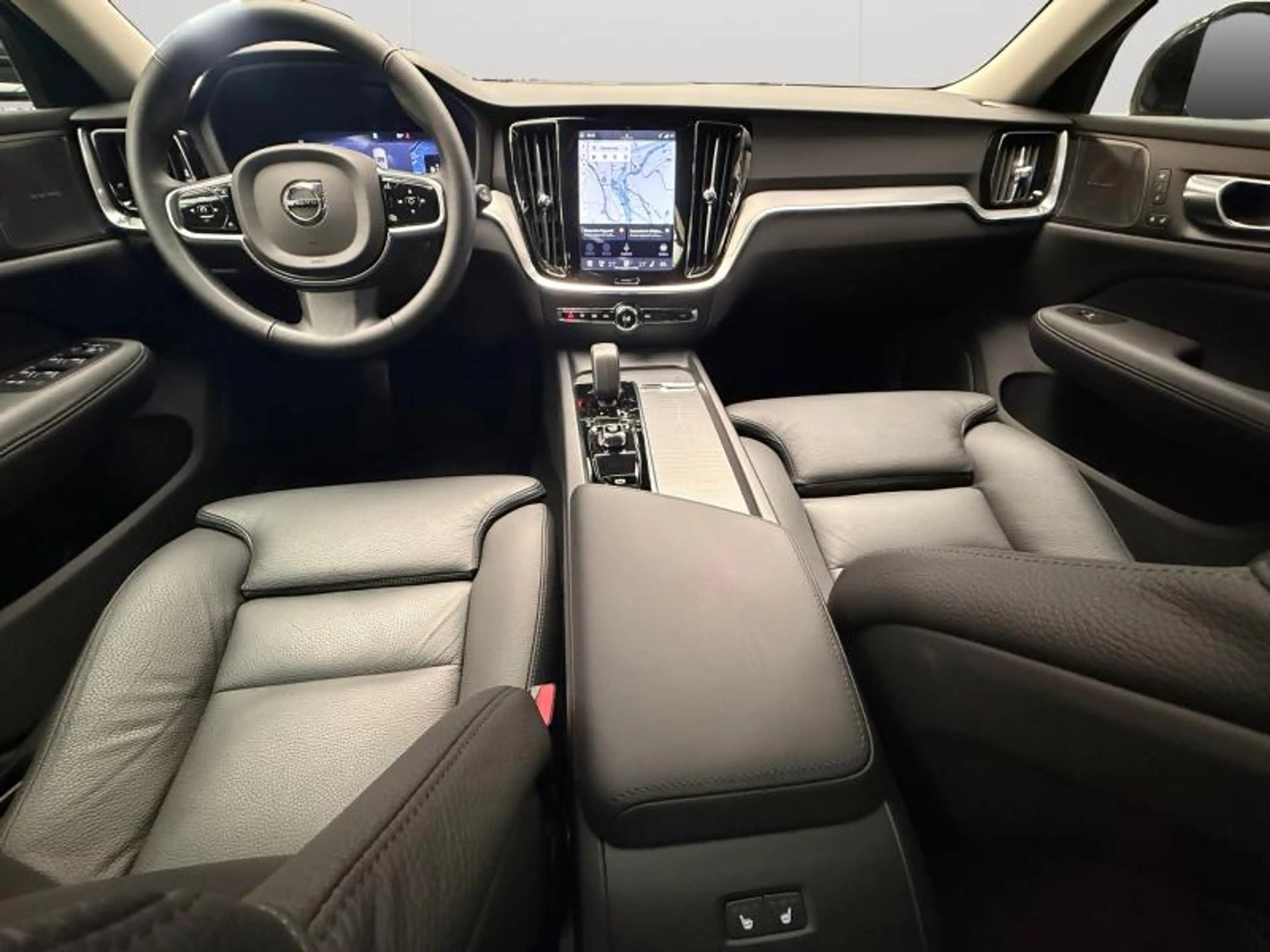 Volvo V60 B4 Plus Dark / Essence 2026 — photo 10