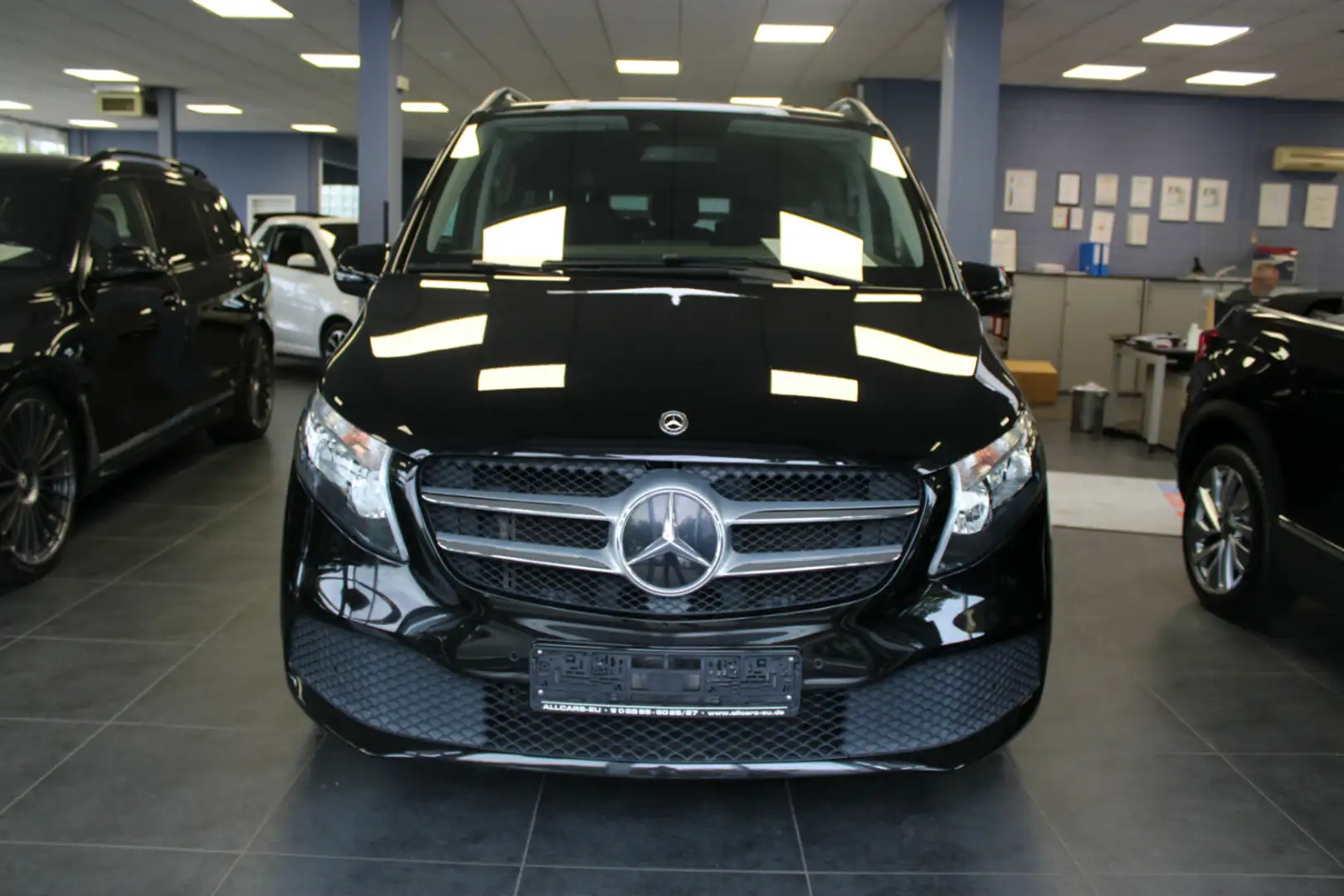 Mercedes-Benz V 250 d lang 9G-TRONIC Edition Schwarz - 2