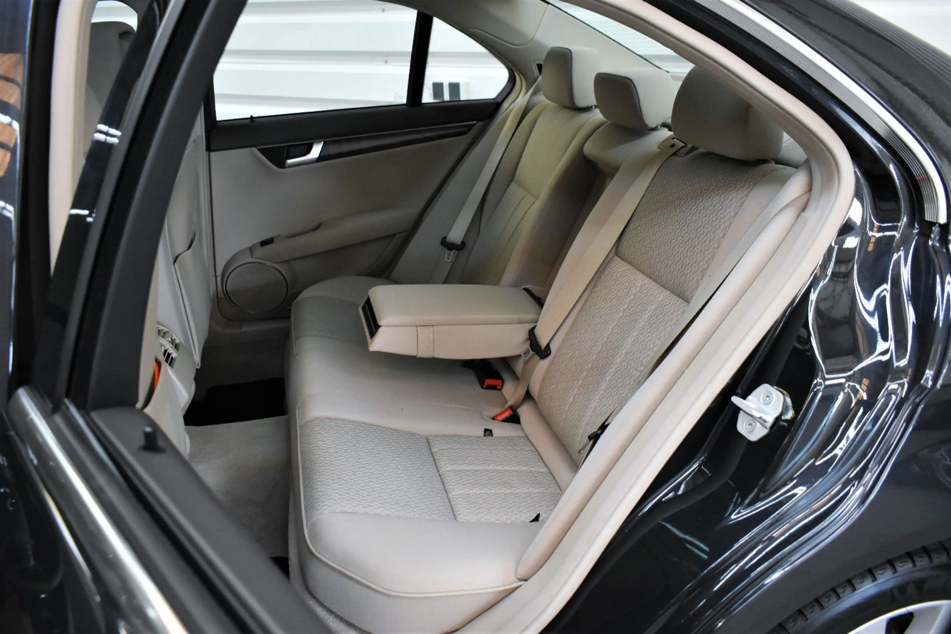 Mercedes-Benz C 350 C350 Elegance 4Matic+STHZ+Kamera+ACC+47.000KM — photo 13