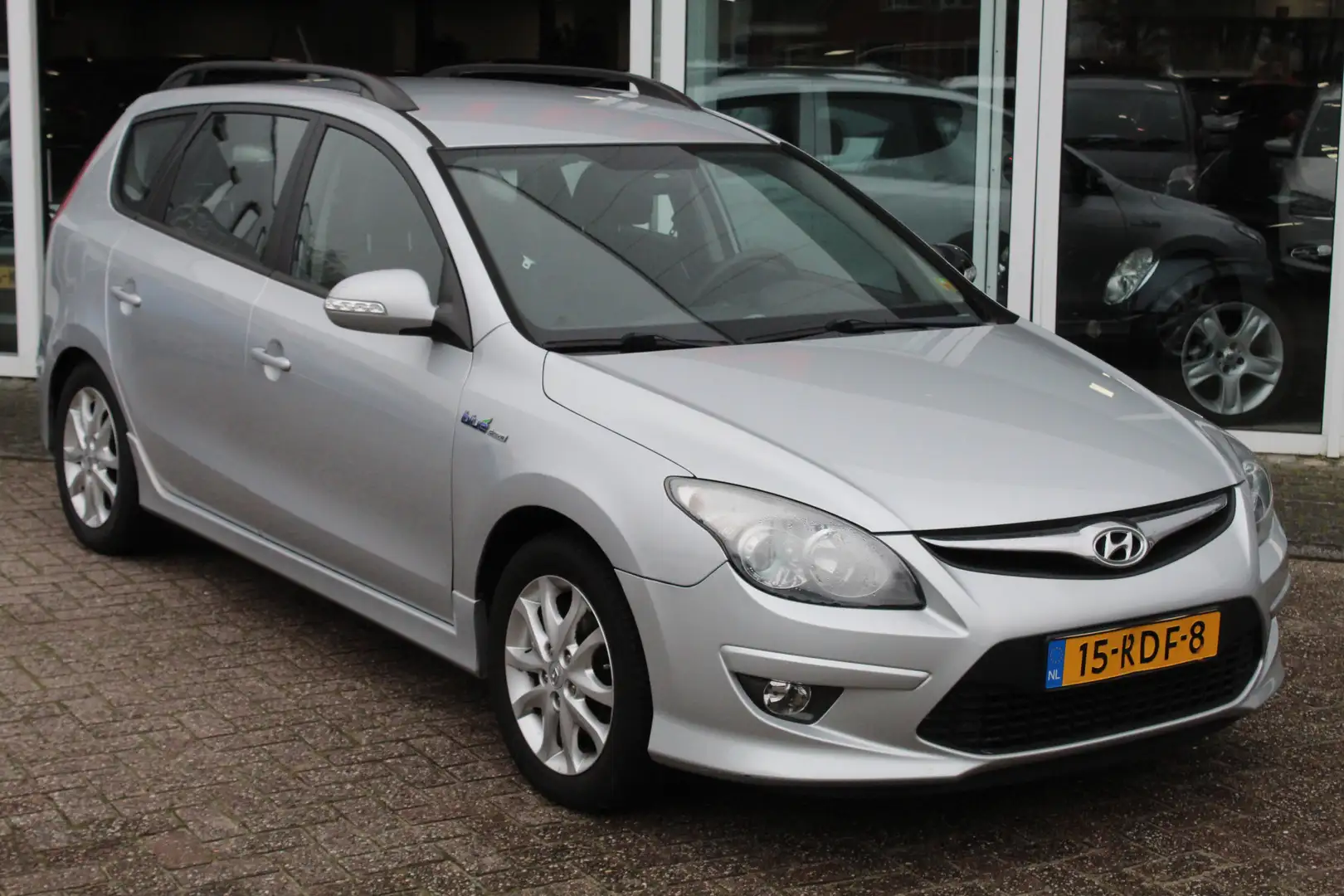 Hyundai i30 CW 1.6i i-Motion Grijs - 2