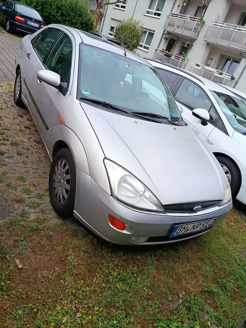 Ford Focus Ghia - 1