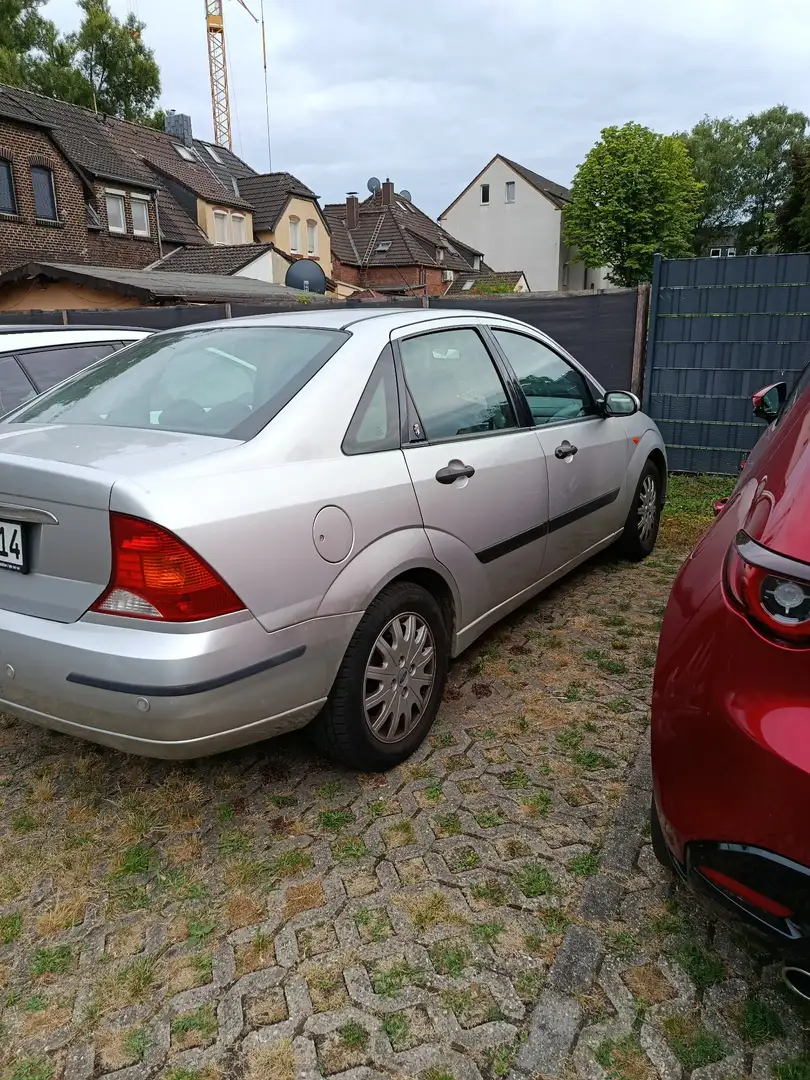 Ford Focus Ghia - 2