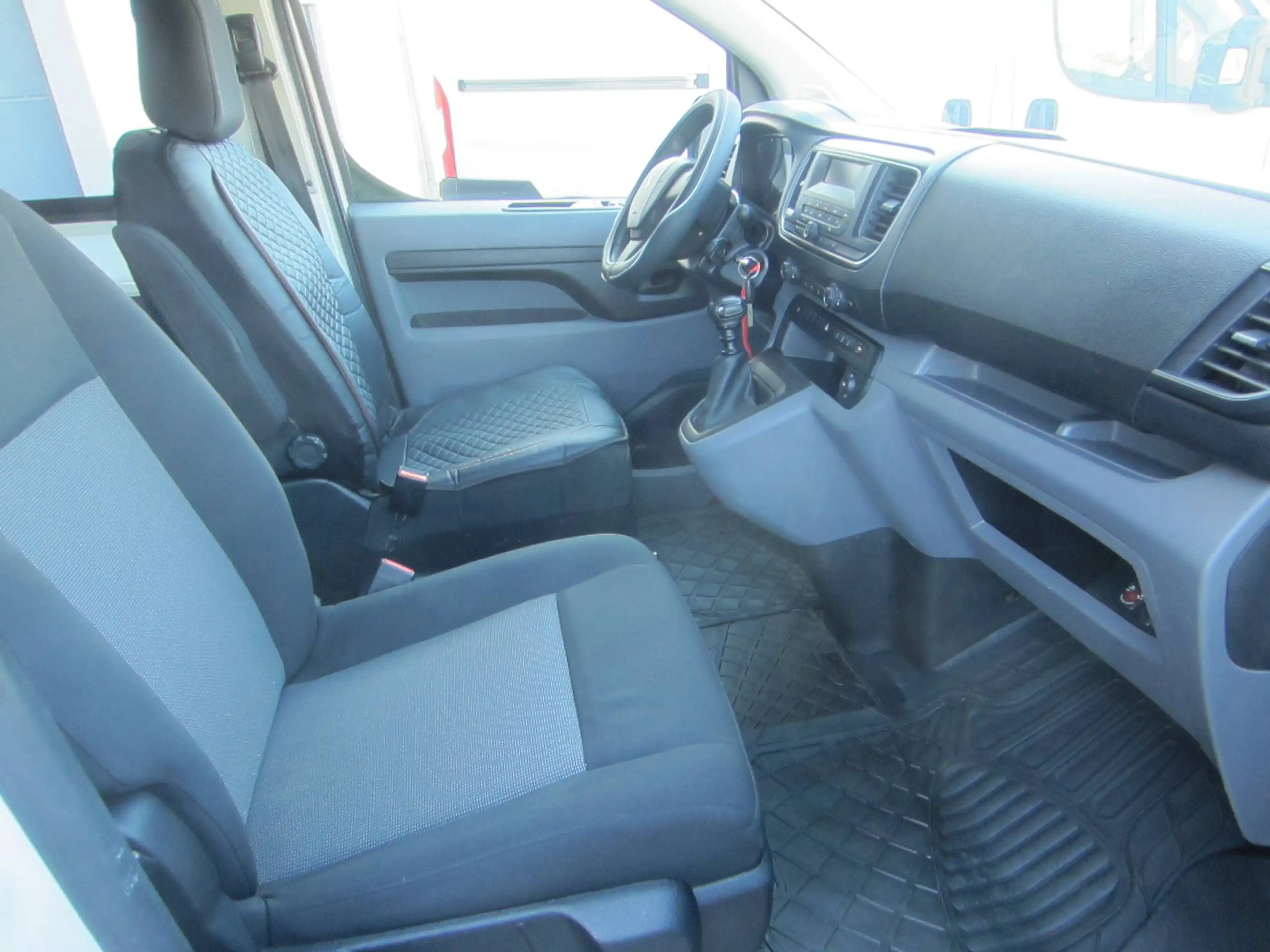 Peugeot Expert L1,5Sitz,Klima,AHK,EU6 — photo 12