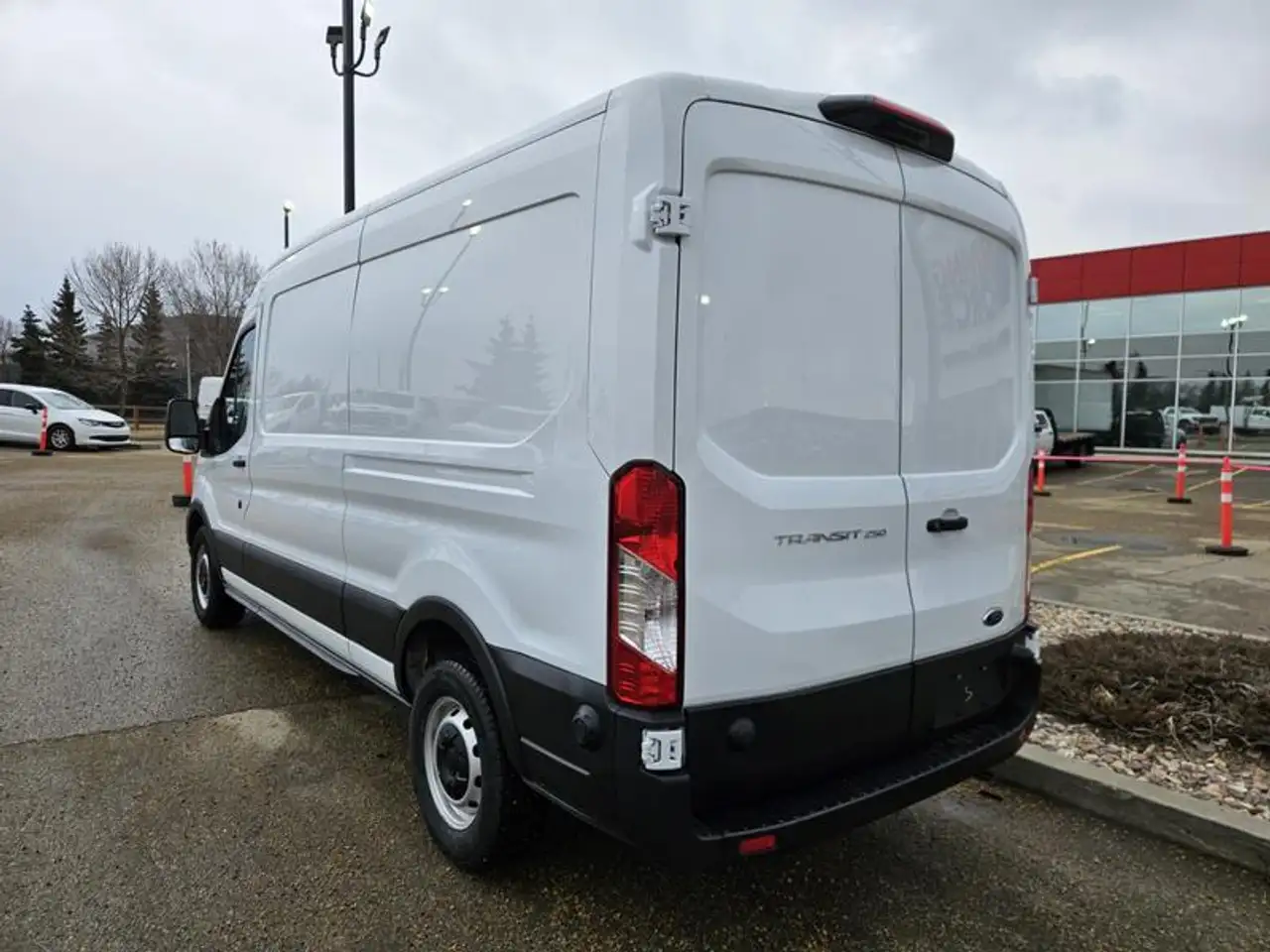 Ford Transit Cargo Van снимка Ford Transit Cargo Van