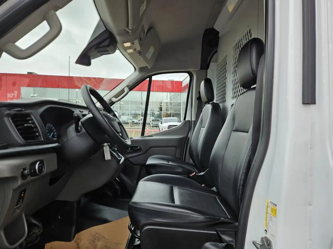 Ford Transit Cargo Van снимка Ford Transit Cargo Van