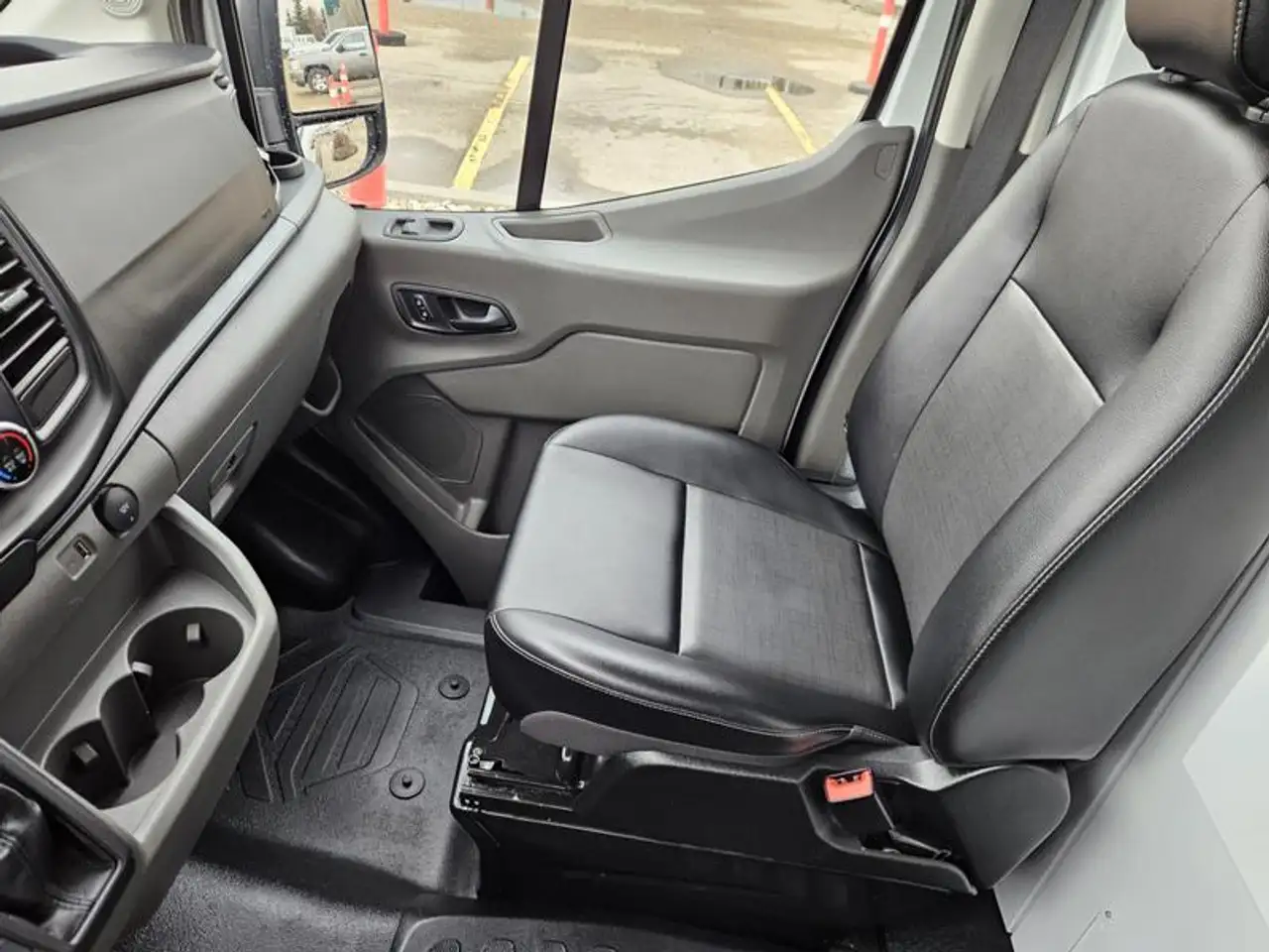 Ford Transit Cargo Van снимка Ford Transit Cargo Van