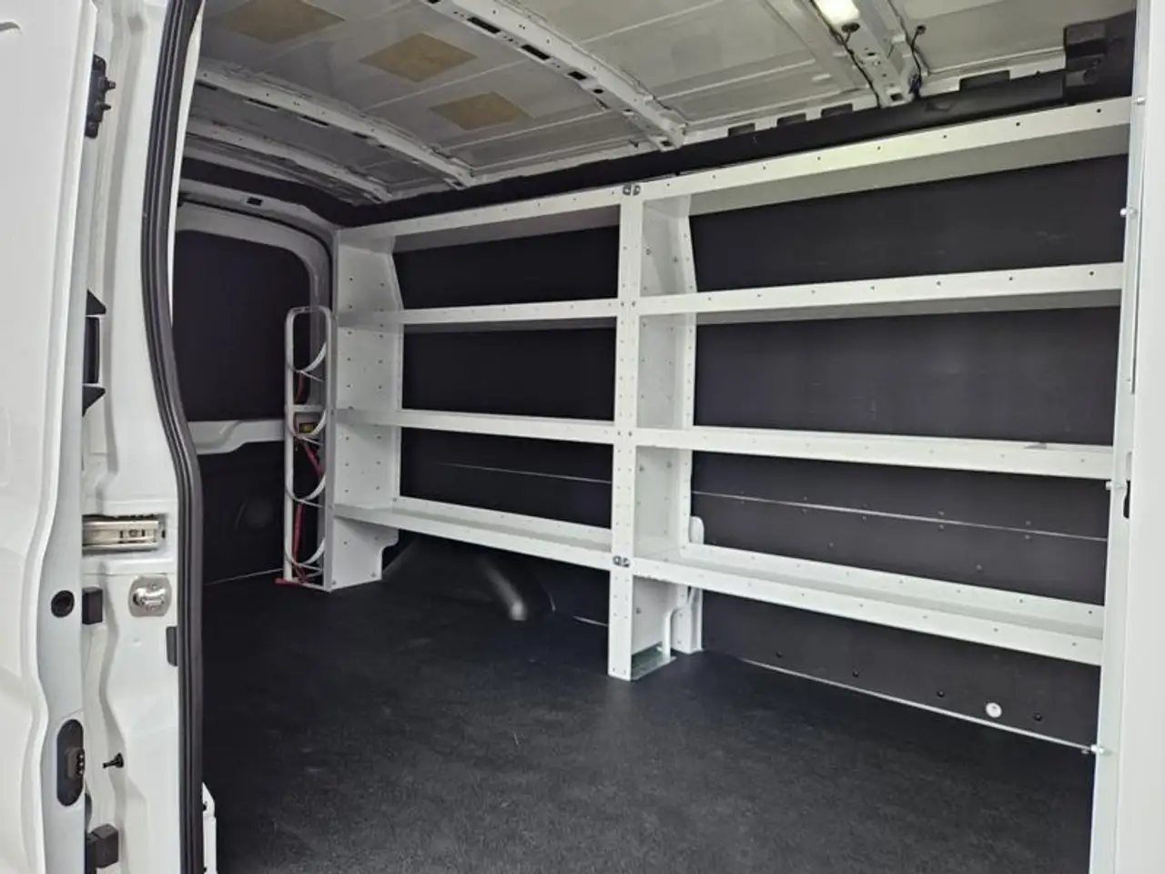 Ford Transit Cargo Van снимка Ford Transit Cargo Van