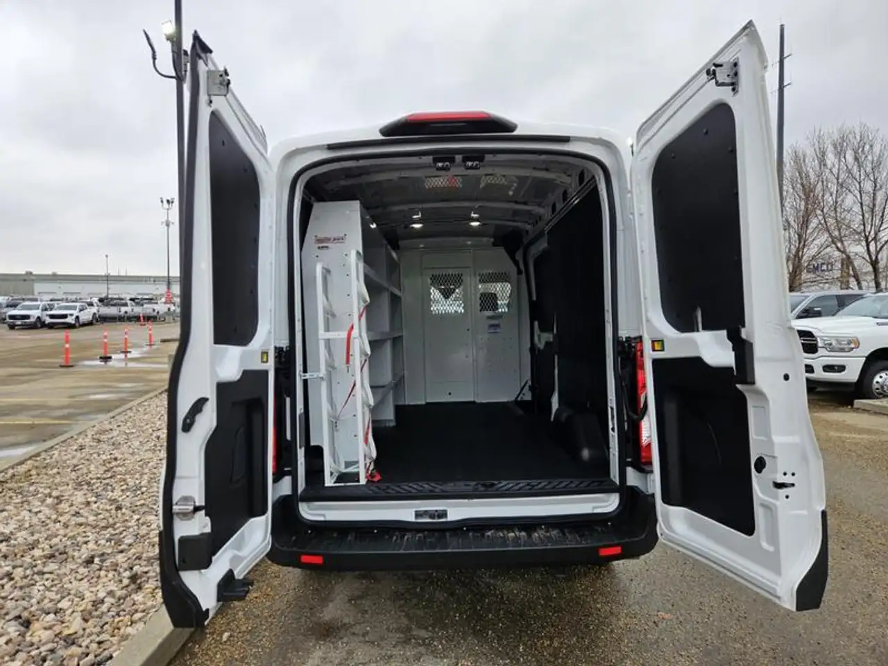 Ford Transit Cargo Van снимка Ford Transit Cargo Van