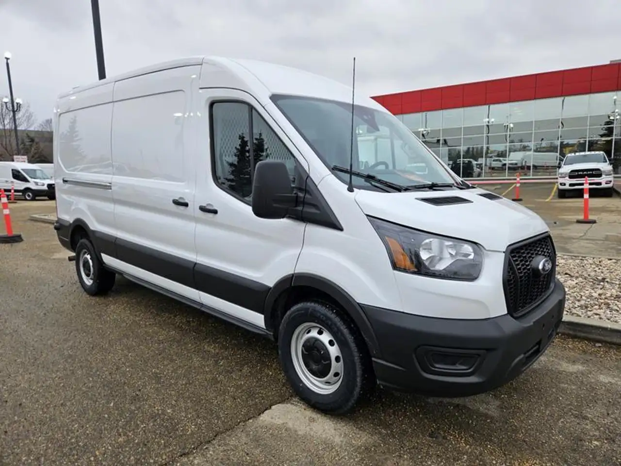 Ford Transit Cargo Van снимка Ford Transit Cargo Van