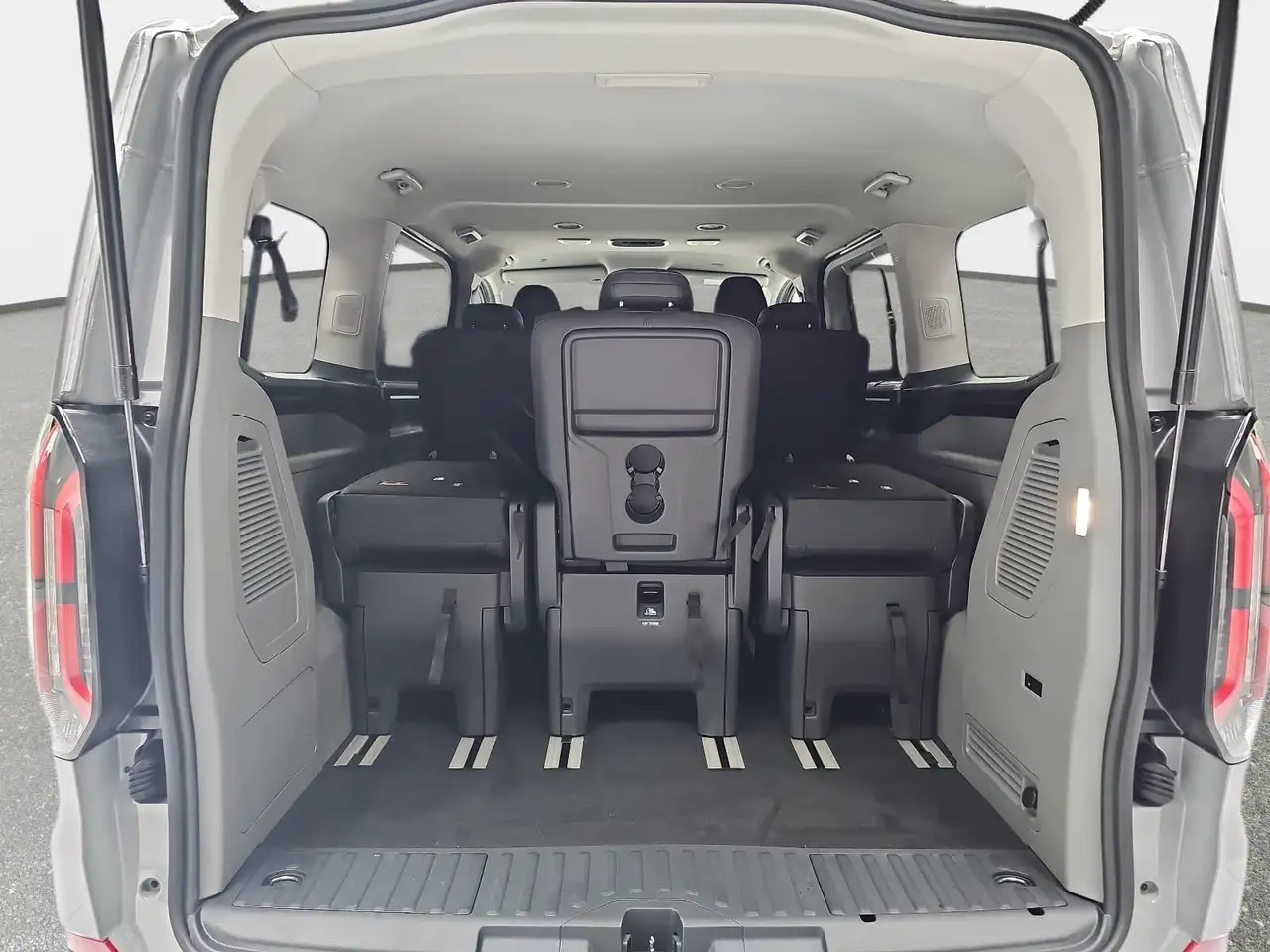 Ford Tourneo Custom TOURNEO CUSTOM 2.0 ECOBLUE AUTO. L1 TITANIUM X NAV 15