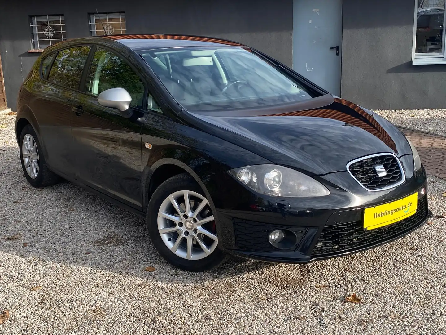 SEAT Leon 1.4 TSI FR Bi-Xenon Klimaautomatik SHZ PDC Zwart - 2