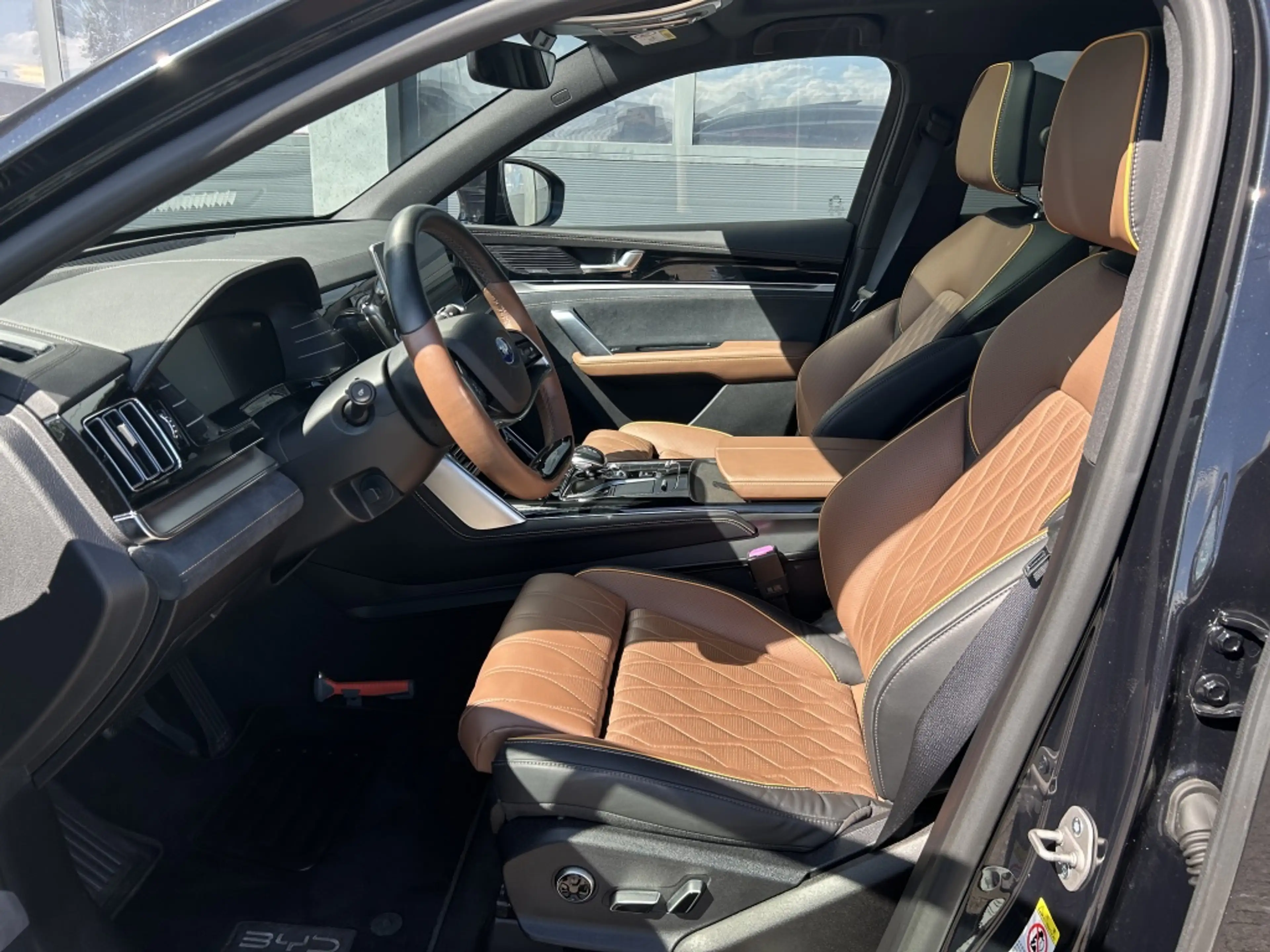 BYD Tang 86,40 kWh 517pk AWD Executive — photo 6