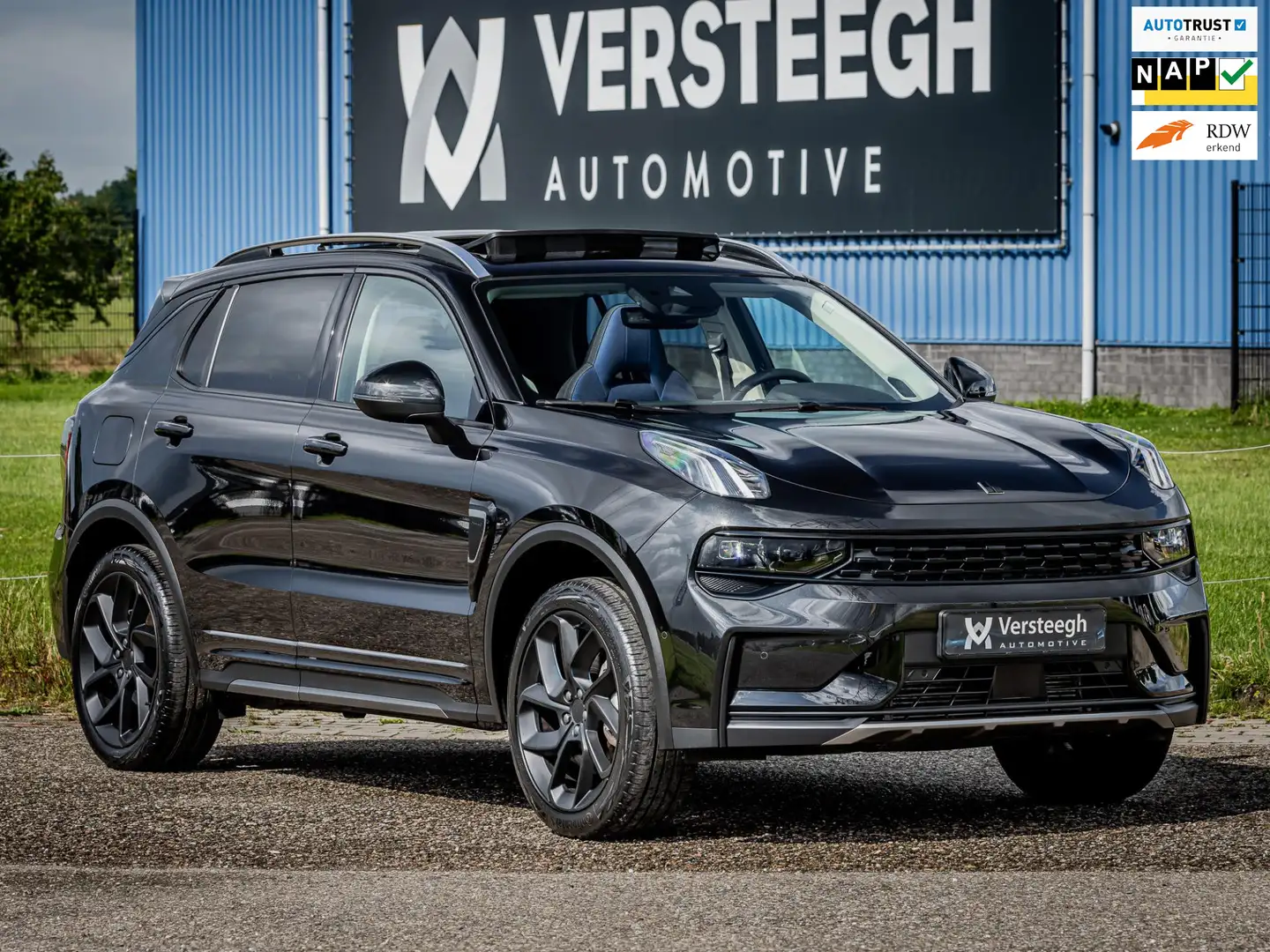 Lynk & Co 01 1.5 Plug-In Hybrid 262pk BLACKED OUT Zwart - 1