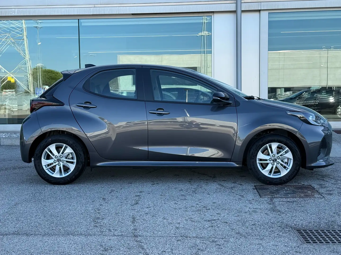 Mazda 2 2 1.5 vvt full hybrid electric Centre Line e-cvt Gris - 2