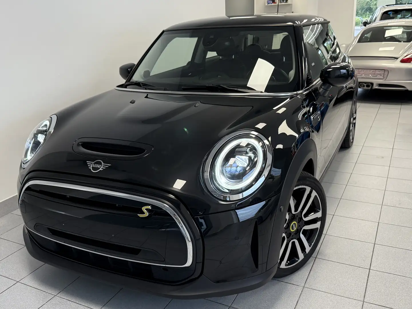 MINI Cooper SE 100% Elettrica Neopatentati Nero - 1