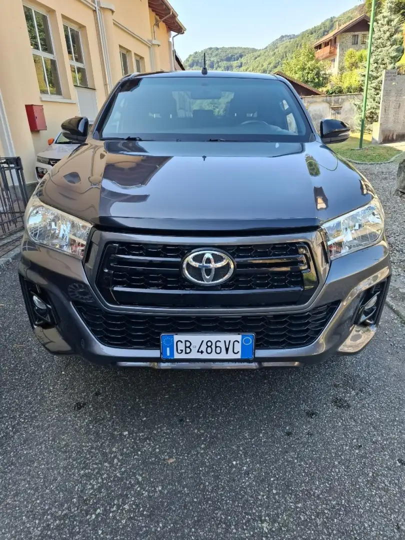 Toyota Hilux 2.4 D-4D 4WD 4 porte Double Cab Comfort Grijs - 1