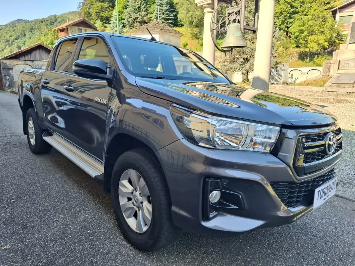 Toyota Hilux 2.4 D-4D 4WD 4 porte Double Cab Comfort Grijs - 2