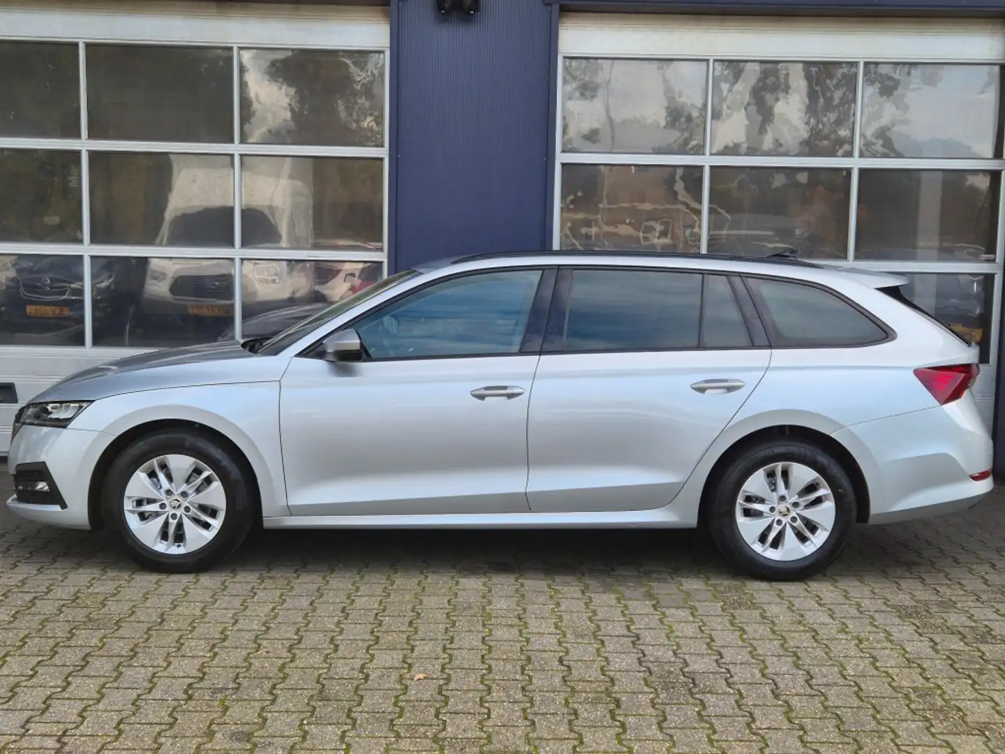Skoda Octavia Octavia Combi,1.5 e-TSI Business Edition, Trekhaak Argent - 2