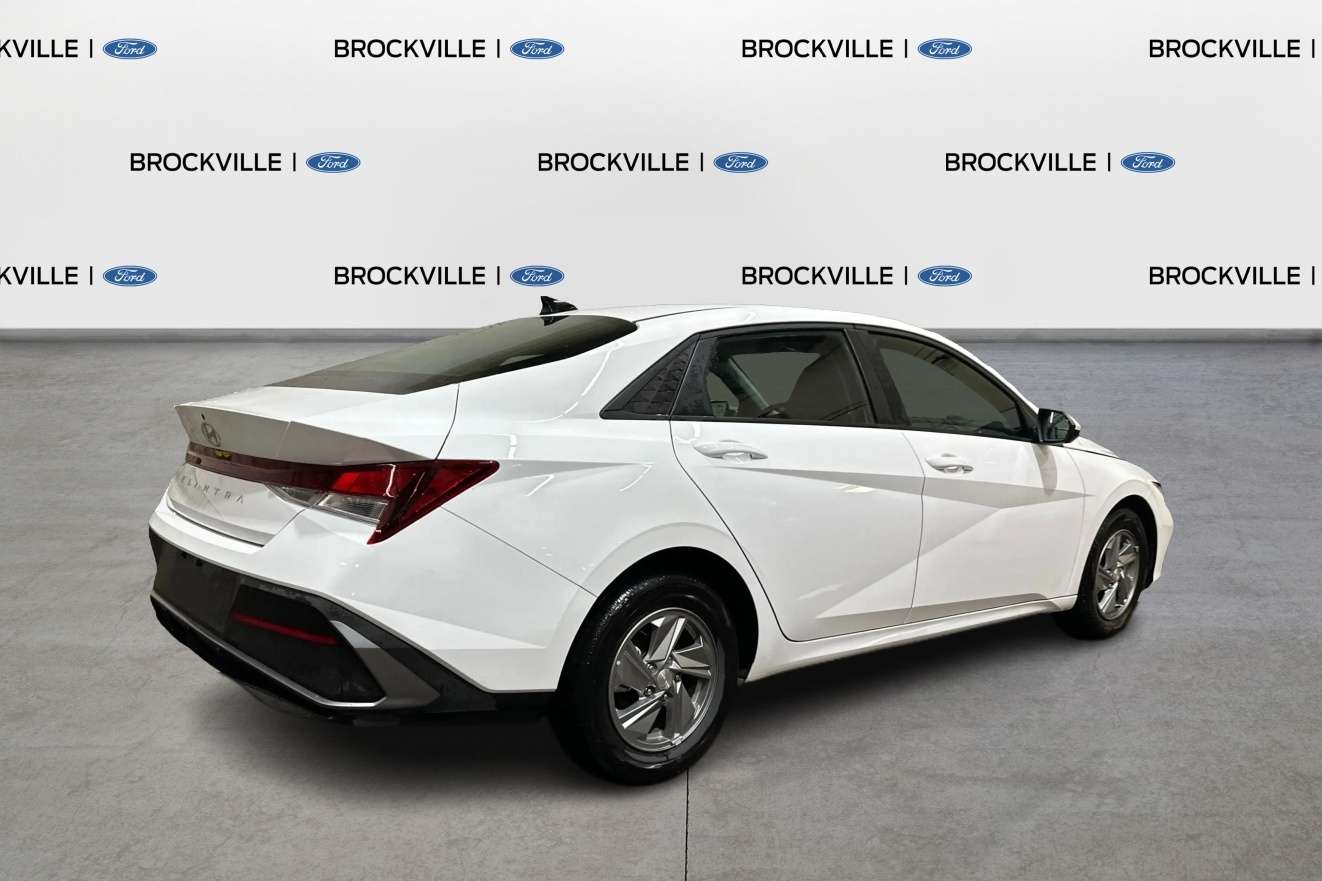 2026 Hyundai Elantra Essential  - Heated Seats — снимка 1