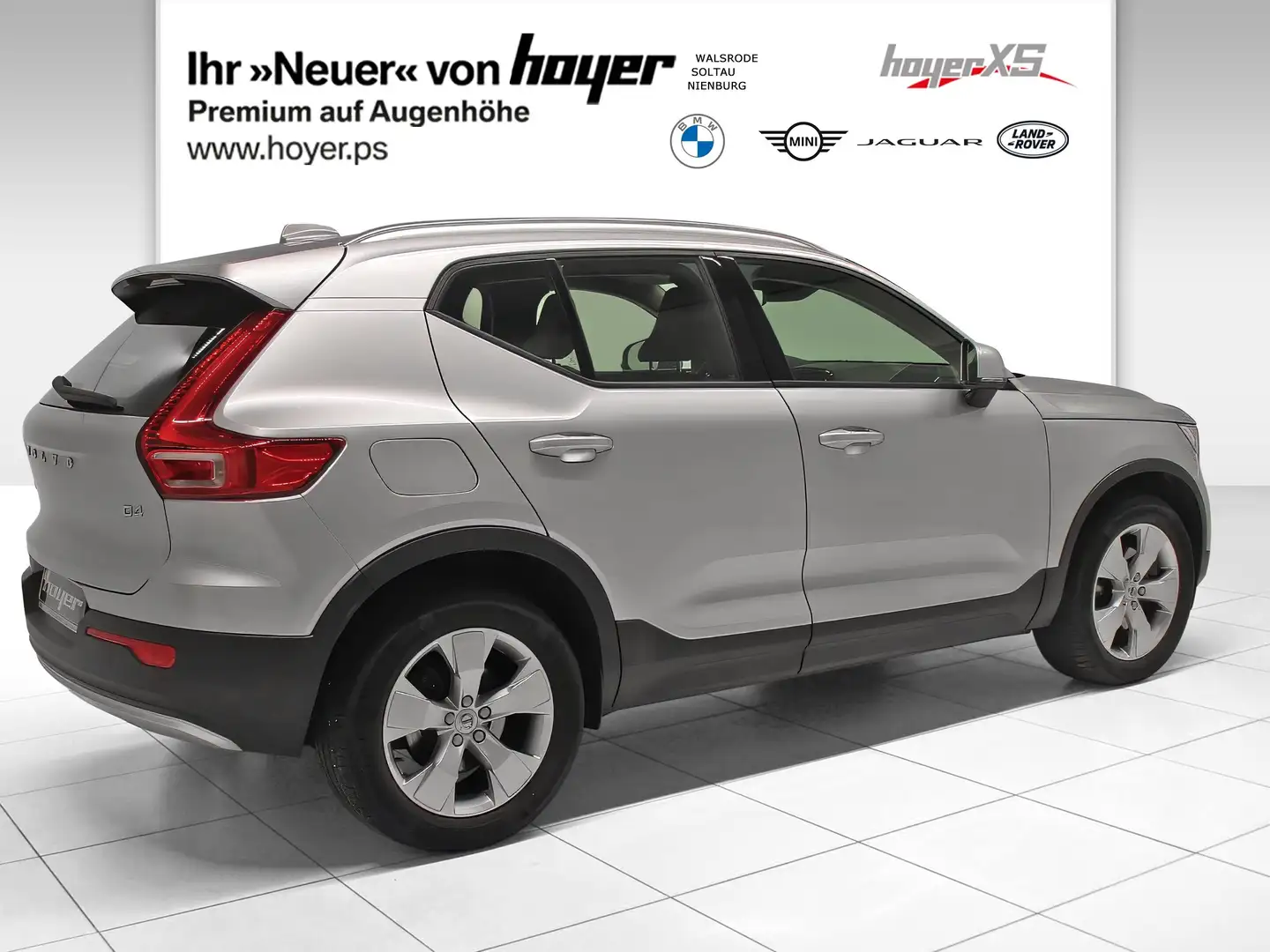 Volvo XC40 D4 AWD Geartronic Momentum AWD WLAN RFK Silber - 2