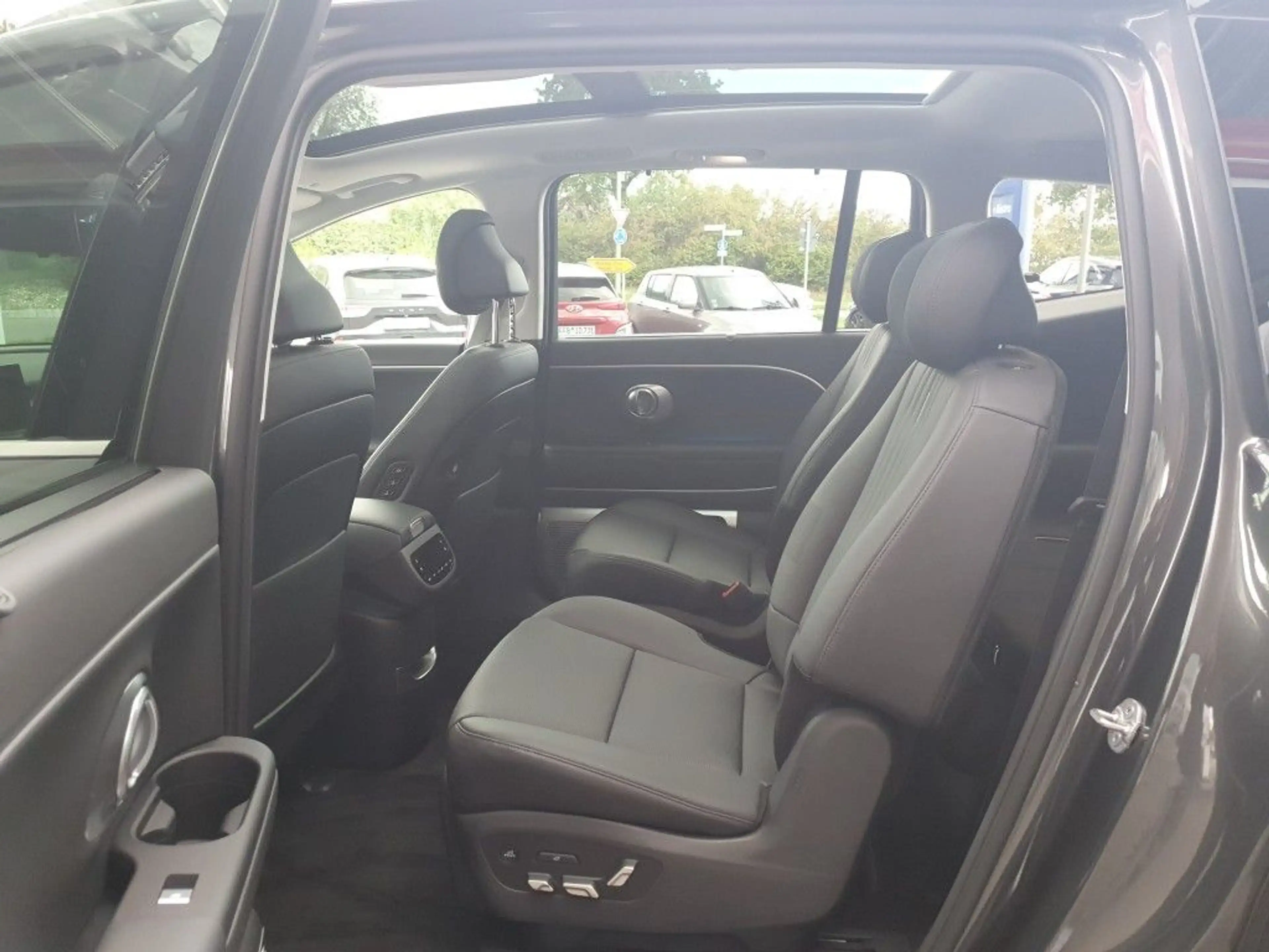 Hyundai IONIQ 9 110 kWh 4WD Uniq — photo 12