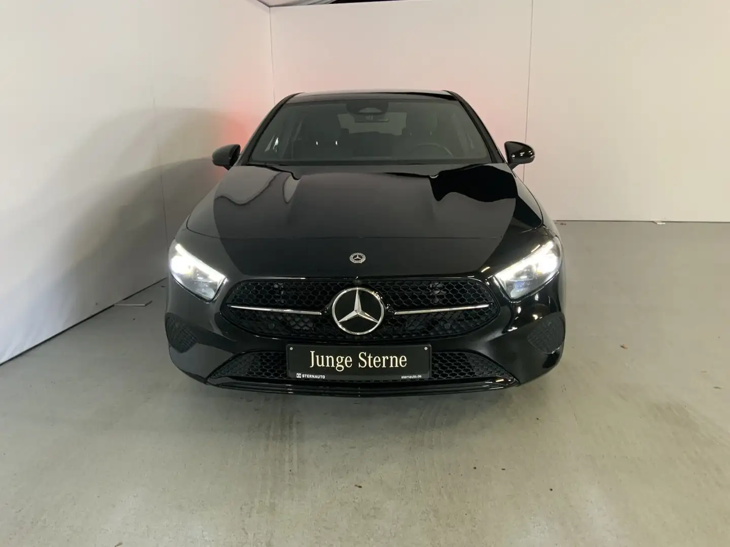 Mercedes-Benz A 180 A 180 Prog Night Distronic AHK Pano MultibeamLED Schwarz - 2