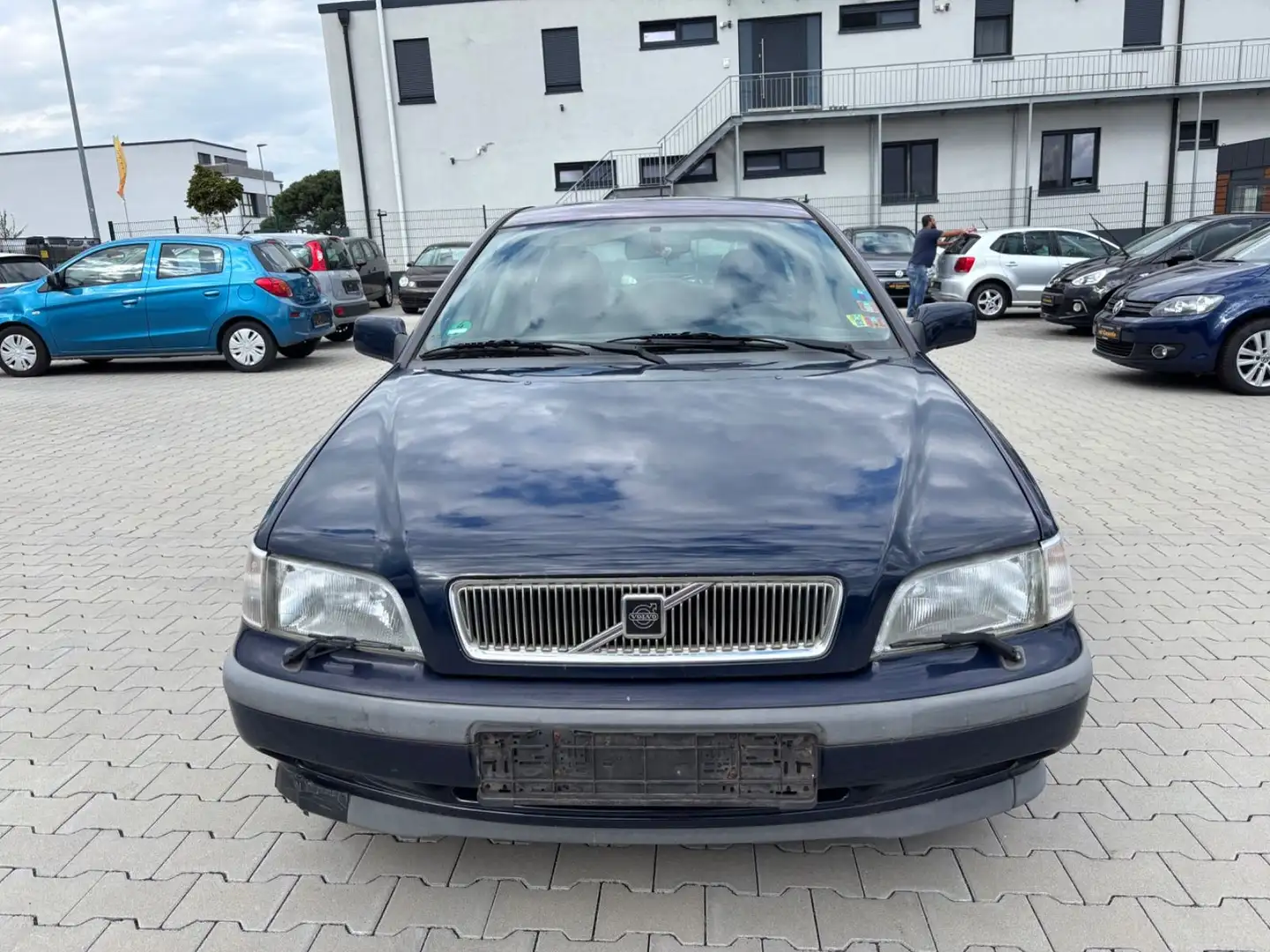 Volvo V40 - - 2