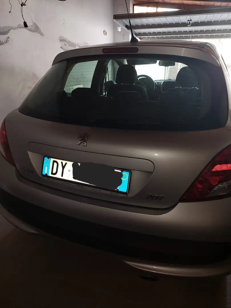 Peugeot 207 207 5p 1.6 hdi 16v 90 cv Šedá - 2