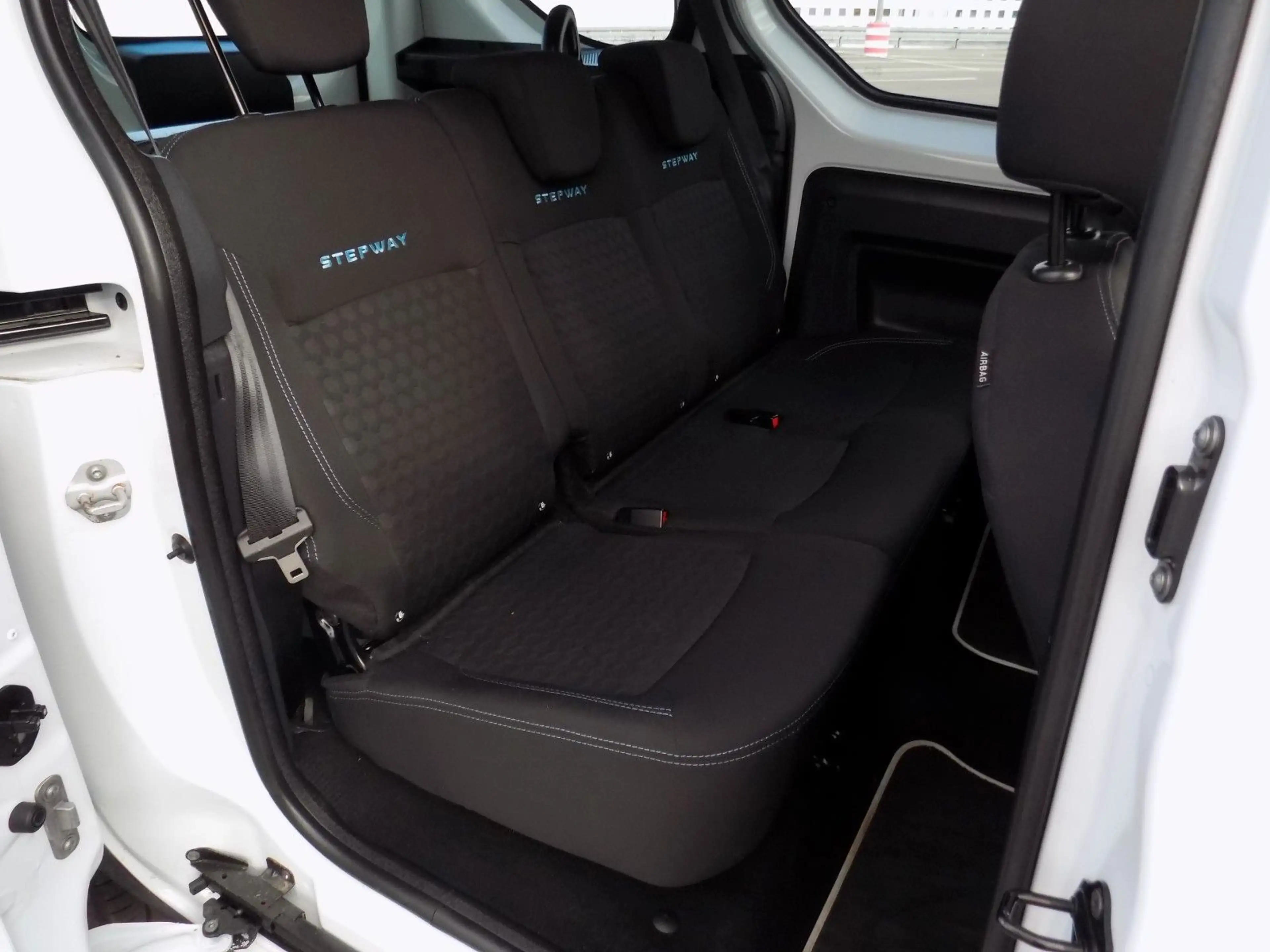 Dacia Dokker 1,2 TCe 115 Stepway — photo 14