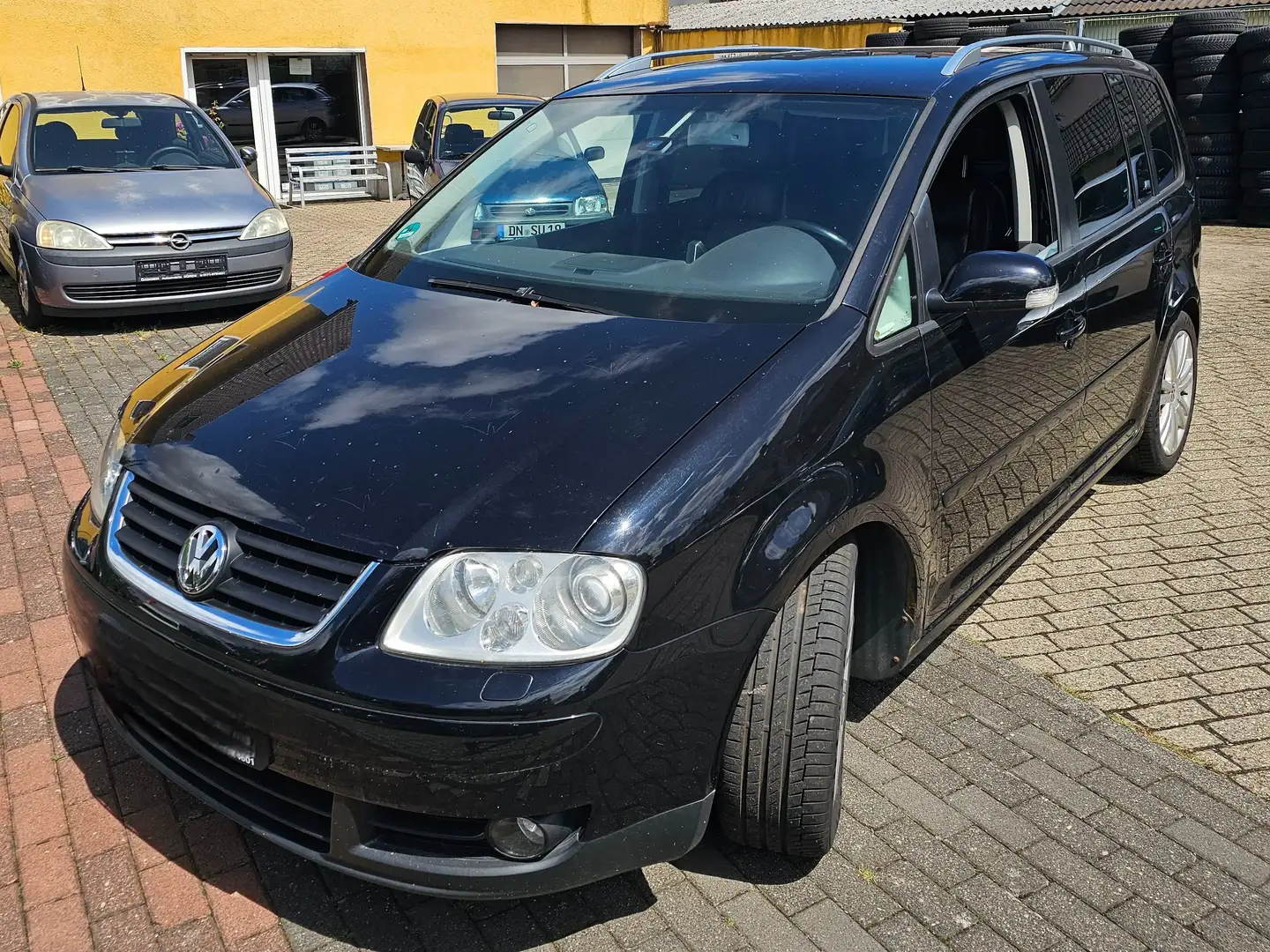 Volkswagen Touran 2.0 TDI DPF Highline VOLL FAHRBREIT TÜV .07.2027 Negro - 1