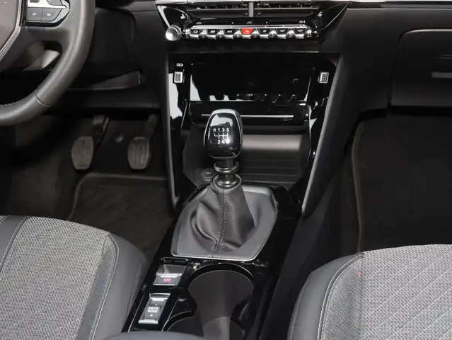 Peugeot 2008 view 11