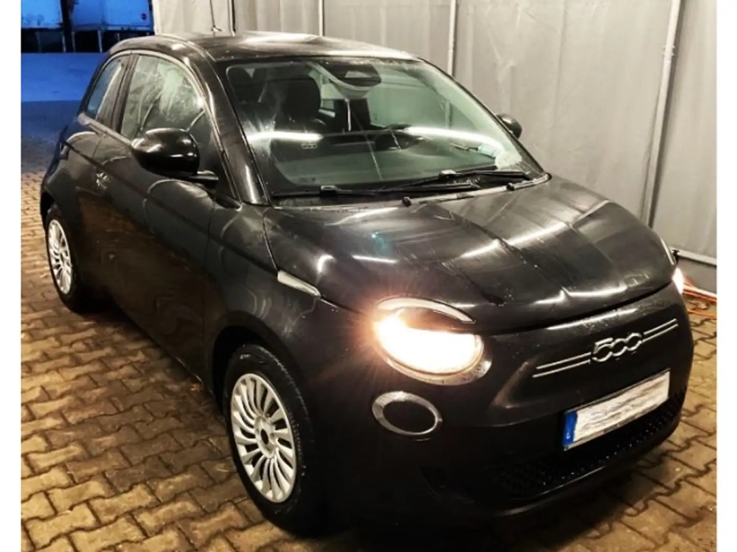Fiat 500e e Action Automatik Komfort,-Radio & Winter-Paket Schwarz - 2