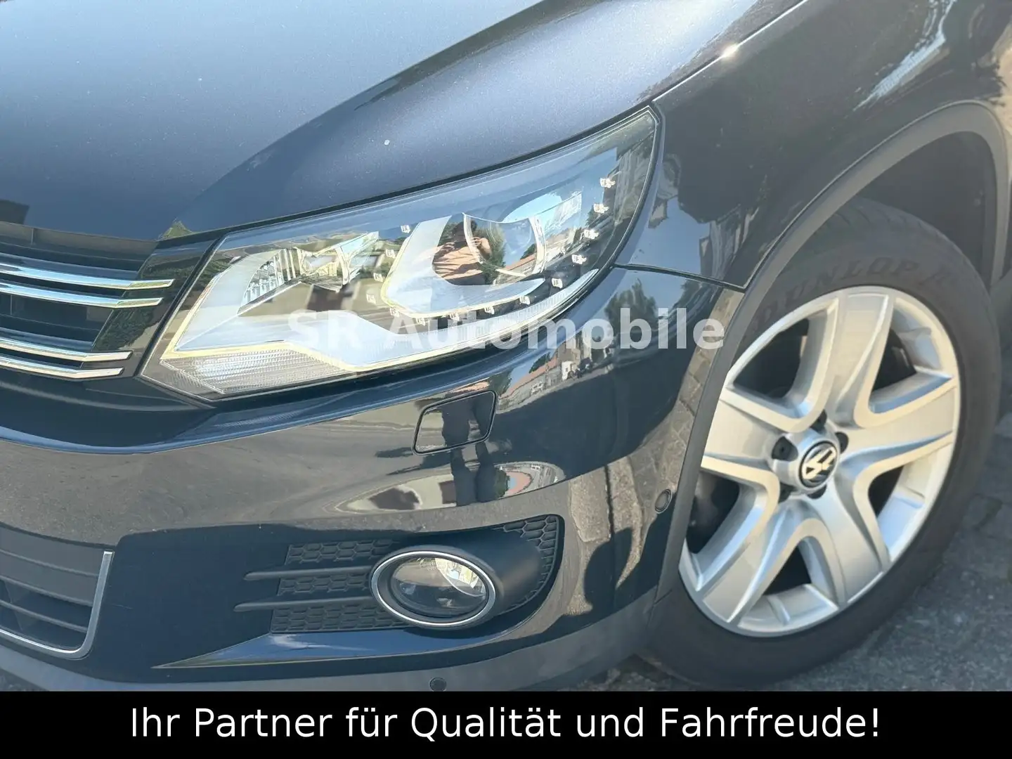 Volkswagen Tiguan 2.0 TDI 1.HAND*AHK*BI-XENON*KLIMA*NAVI Schwarz - 2