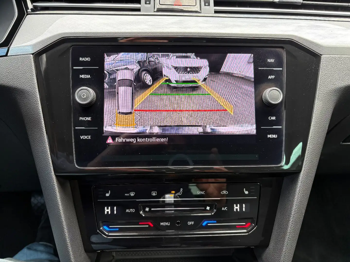 Volkswagen Passat Variant 2.0 TDI DSG Business LED KAM NAVI Schwarz - 2