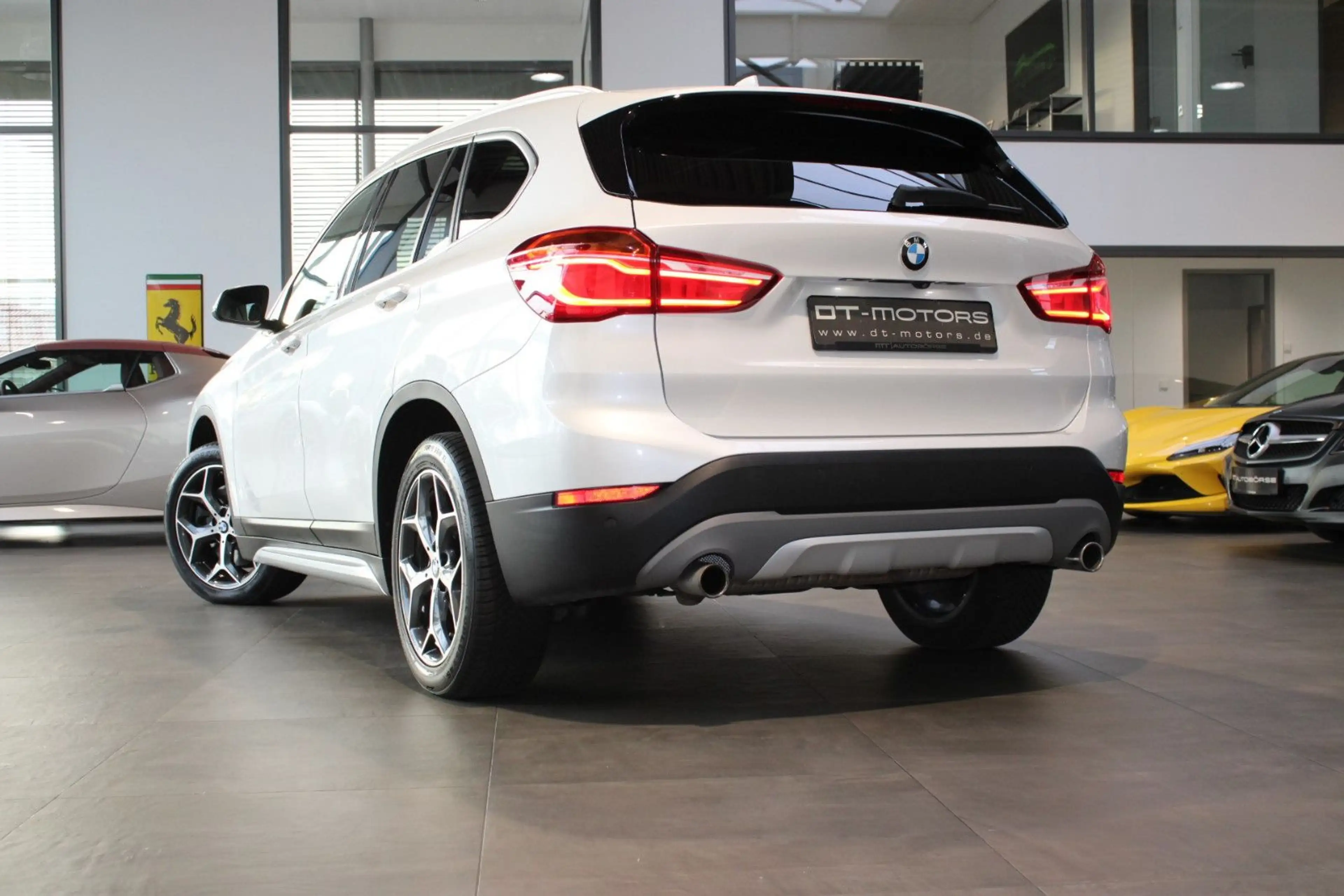 BMW X1 XDRIVE 25i X-LINE AUTOMATIK! AHK/PANO/HUD/LED — photo 11