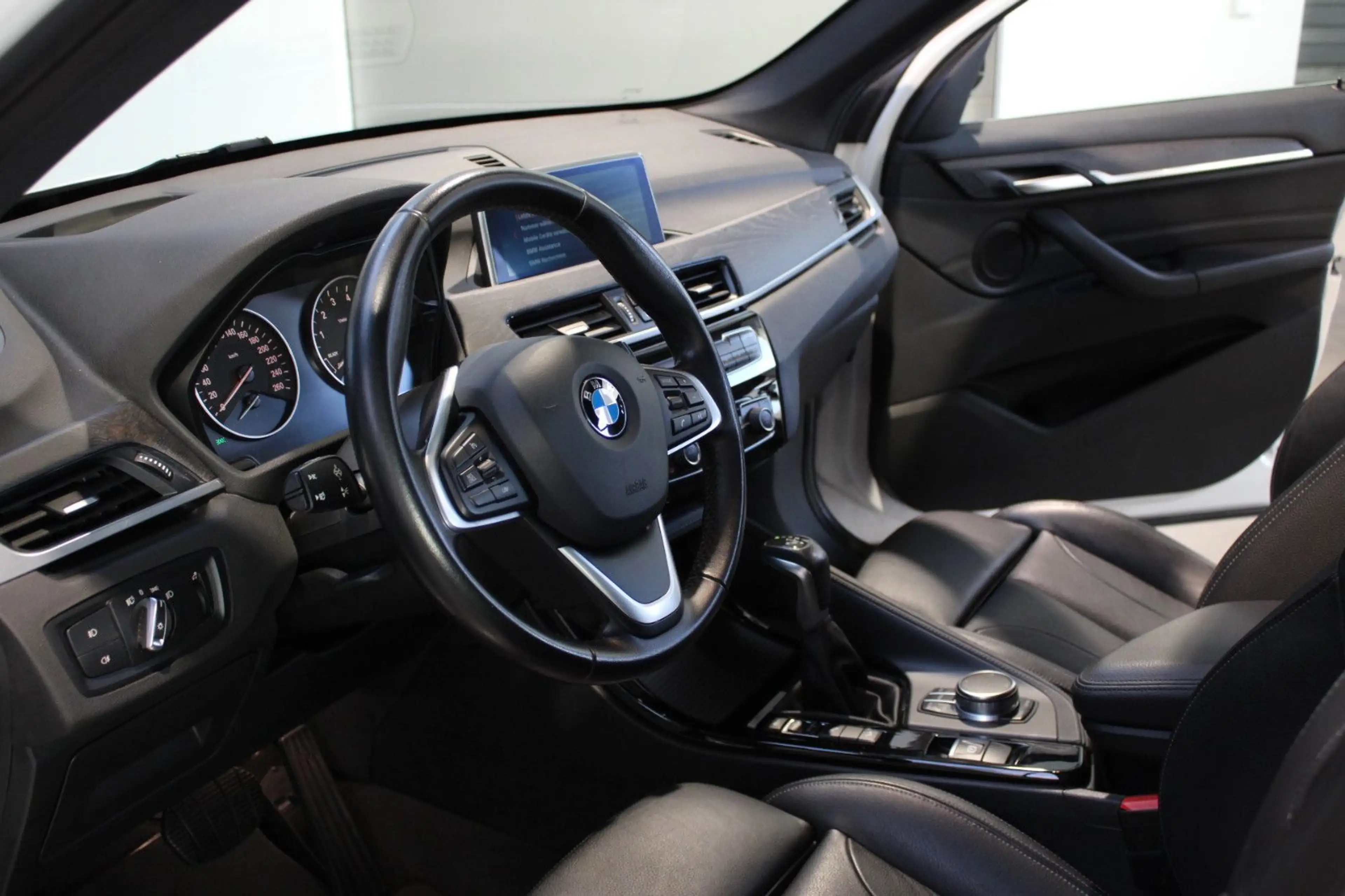 BMW X1 XDRIVE 25i X-LINE AUTOMATIK! AHK/PANO/HUD/LED — photo 2