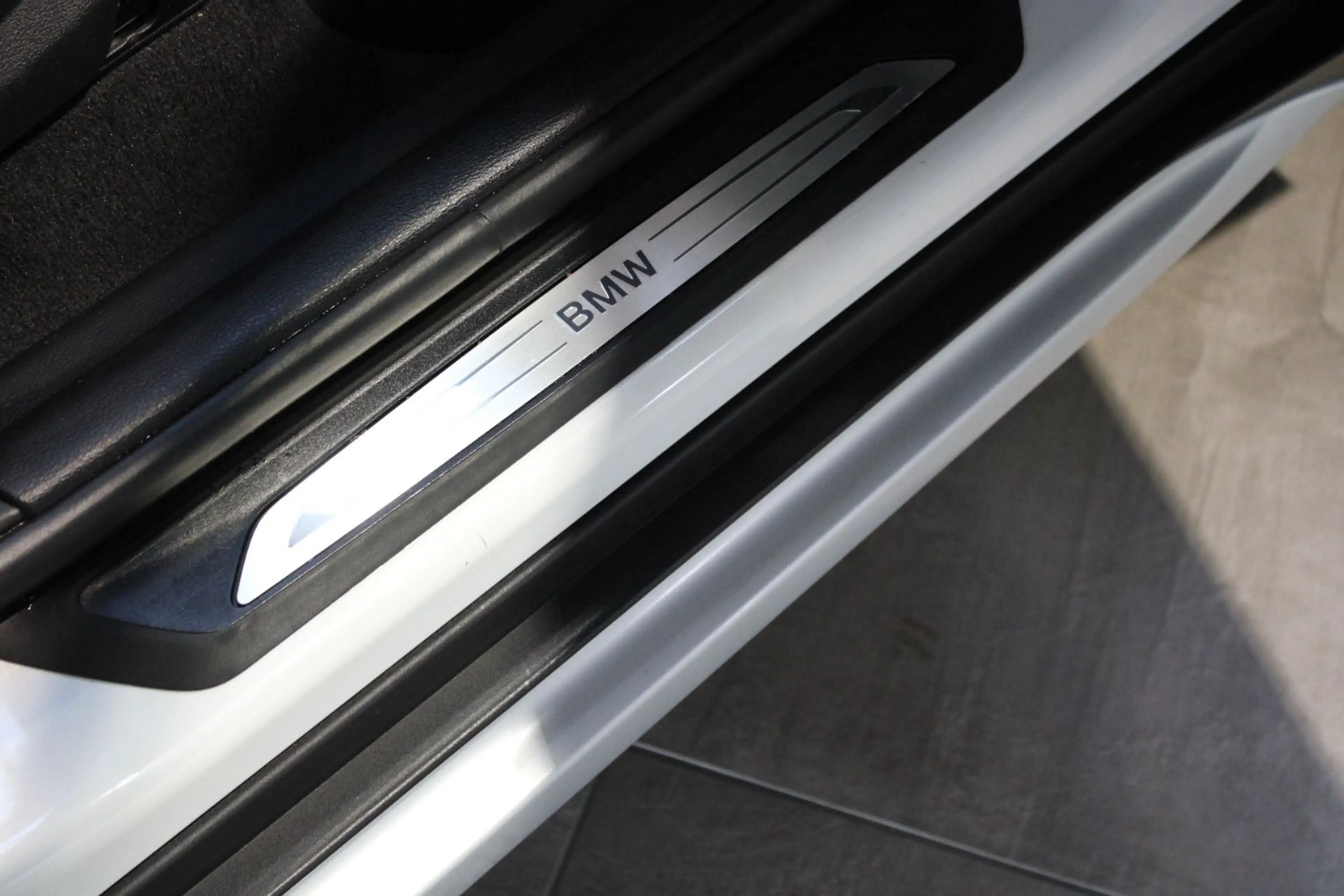 BMW X1 XDRIVE 25i X-LINE AUTOMATIK! AHK/PANO/HUD/LED — photo 15
