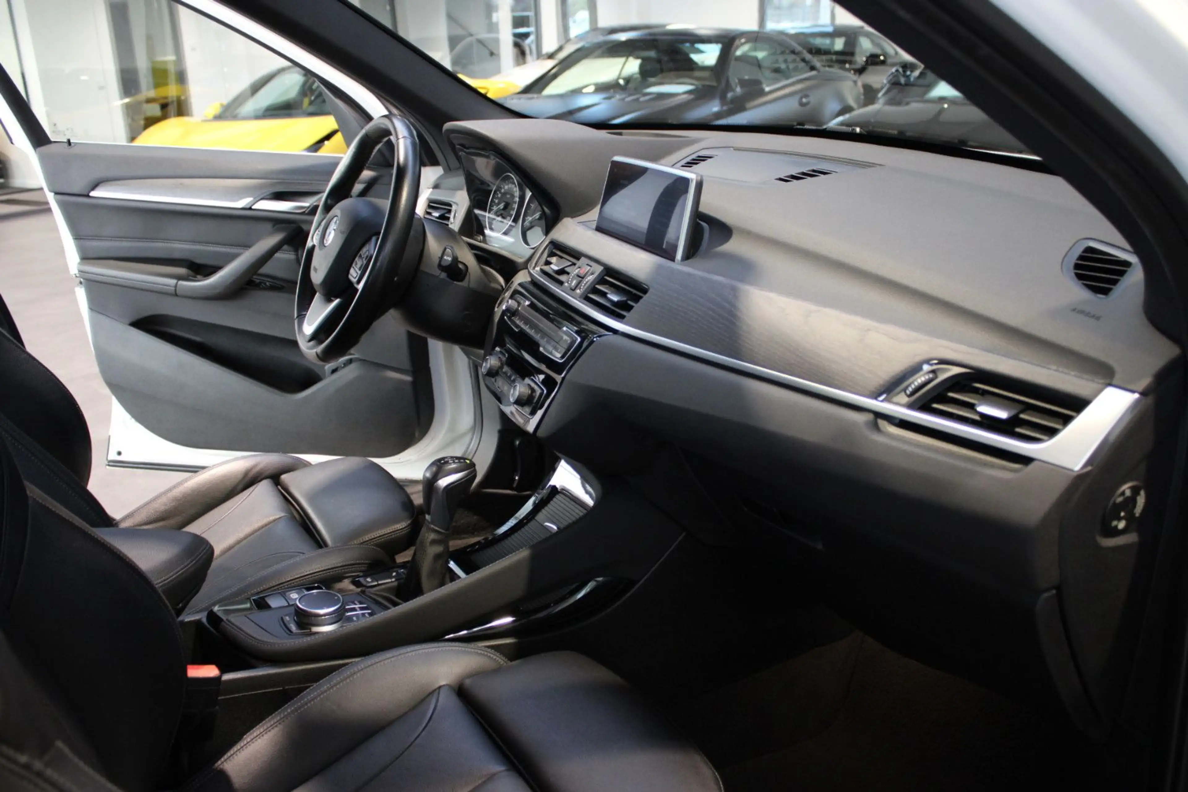 BMW X1 XDRIVE 25i X-LINE AUTOMATIK! AHK/PANO/HUD/LED — photo 6