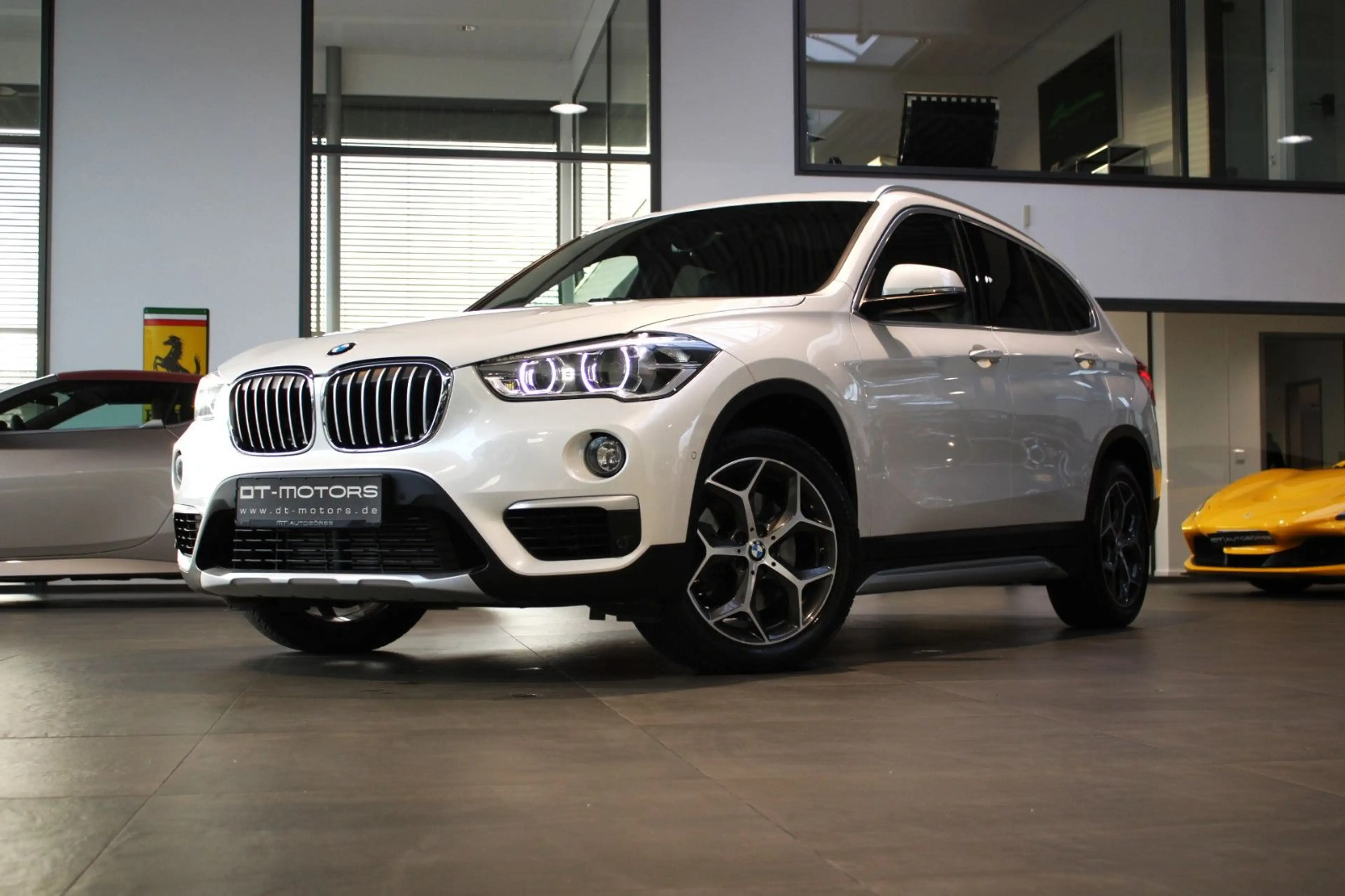 BMW X1 XDRIVE 25i X-LINE AUTOMATIK! AHK/PANO/HUD/LED