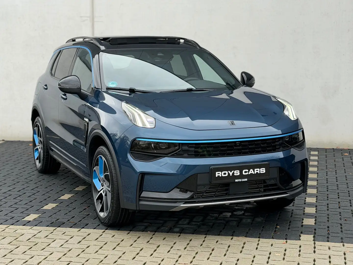 Lynk & Co 01 01 PHEV Bleu - 1