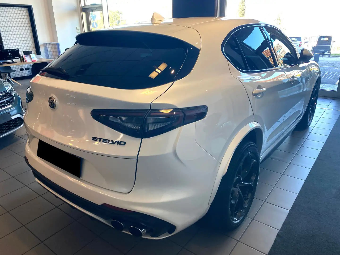Alfa Romeo Stelvio 2.9 AT8 Quadrifoglio -- PRONTA CONSEGNA Weiß - 2