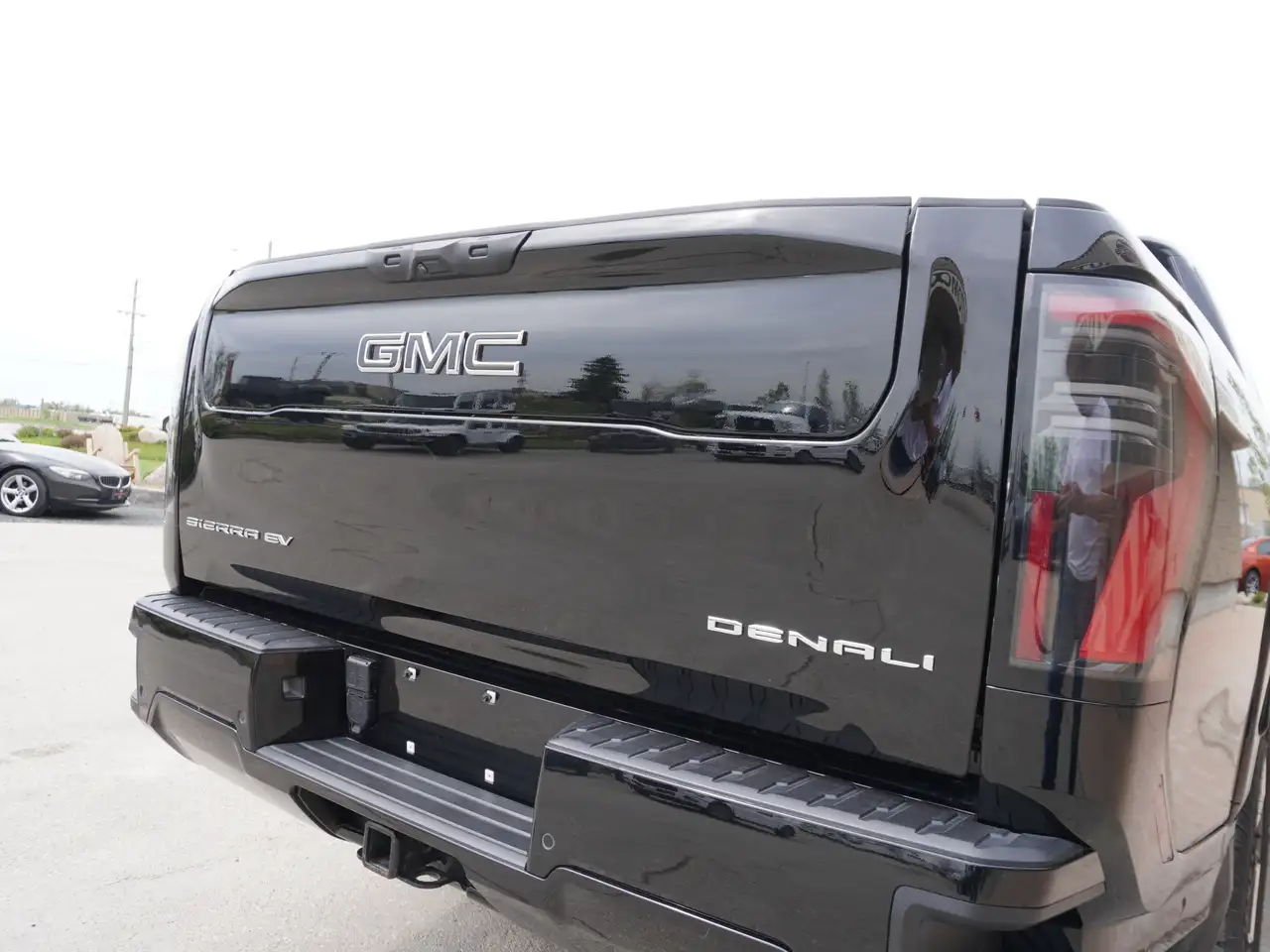 GMC Sierra EV снимка GMC Sierra EV