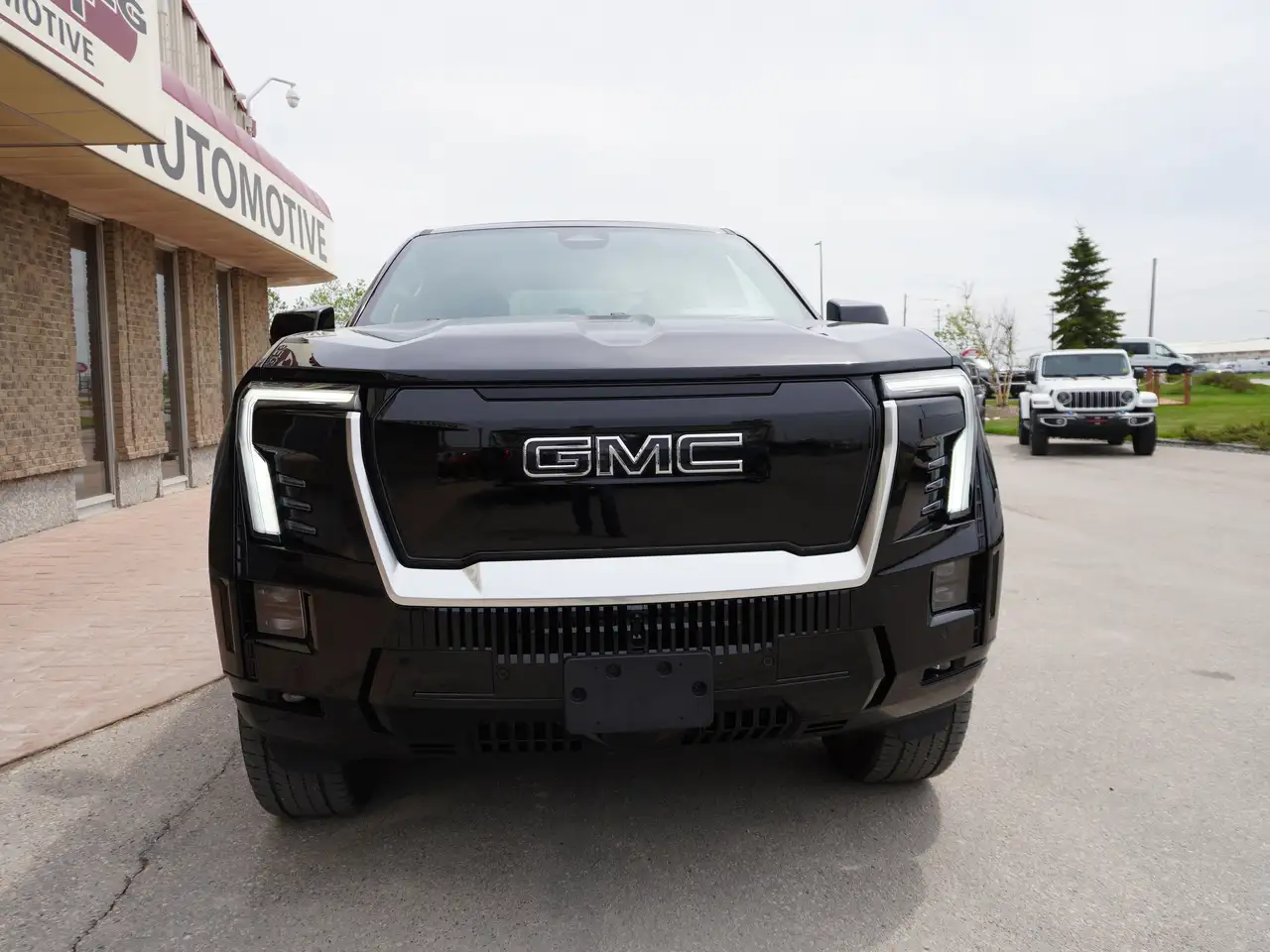 GMC Sierra EV снимка GMC Sierra EV