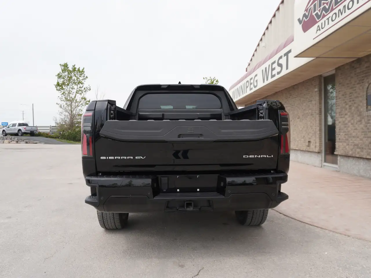 GMC Sierra EV снимка GMC Sierra EV