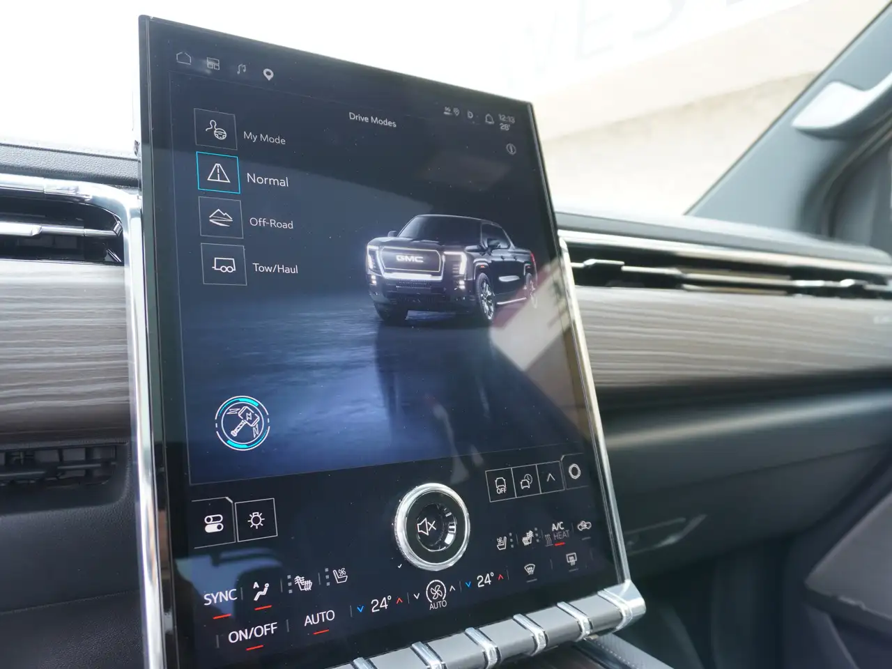 GMC Sierra EV снимка GMC Sierra EV