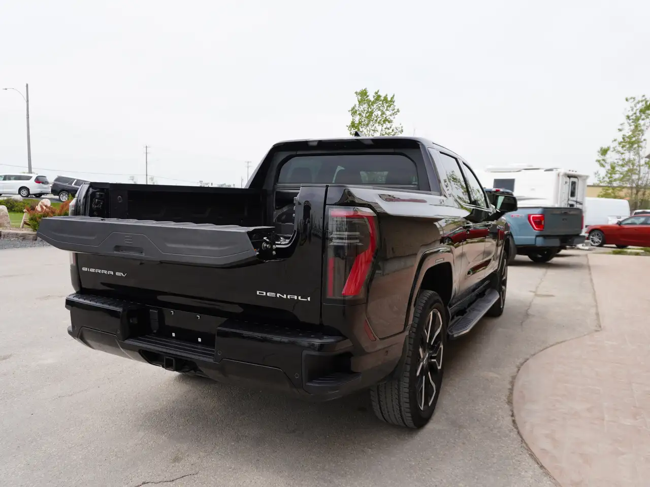 GMC Sierra EV снимка GMC Sierra EV