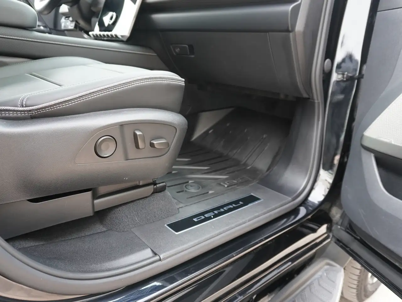 GMC Sierra EV снимка GMC Sierra EV