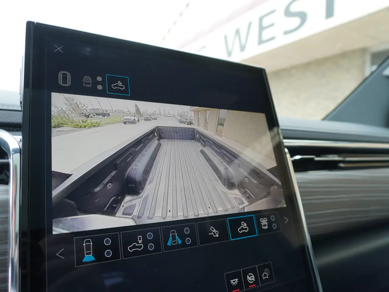 GMC Sierra EV снимка GMC Sierra EV
